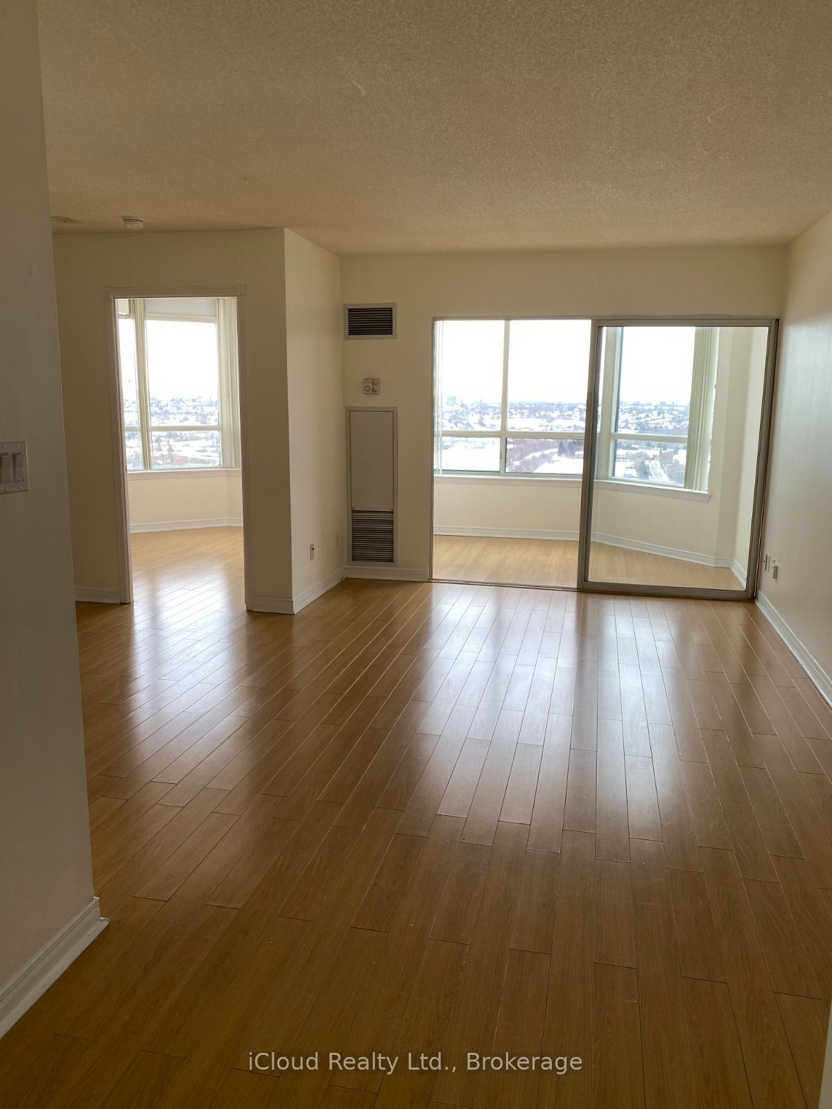 135 Hillcrest Avenue 2101, Mississauga, ON L5B 4B1 photo 3
