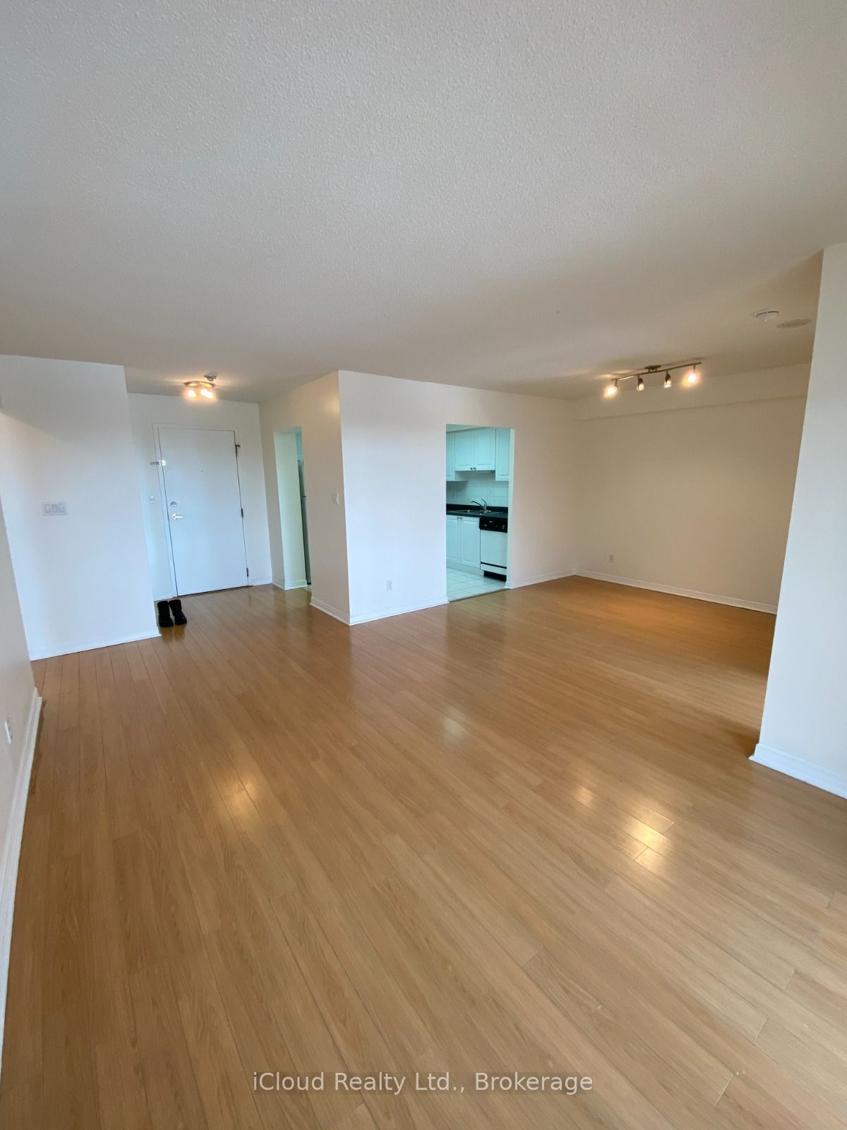 135 Hillcrest Avenue 2101, Mississauga, ON L5B 4B1 photo 5