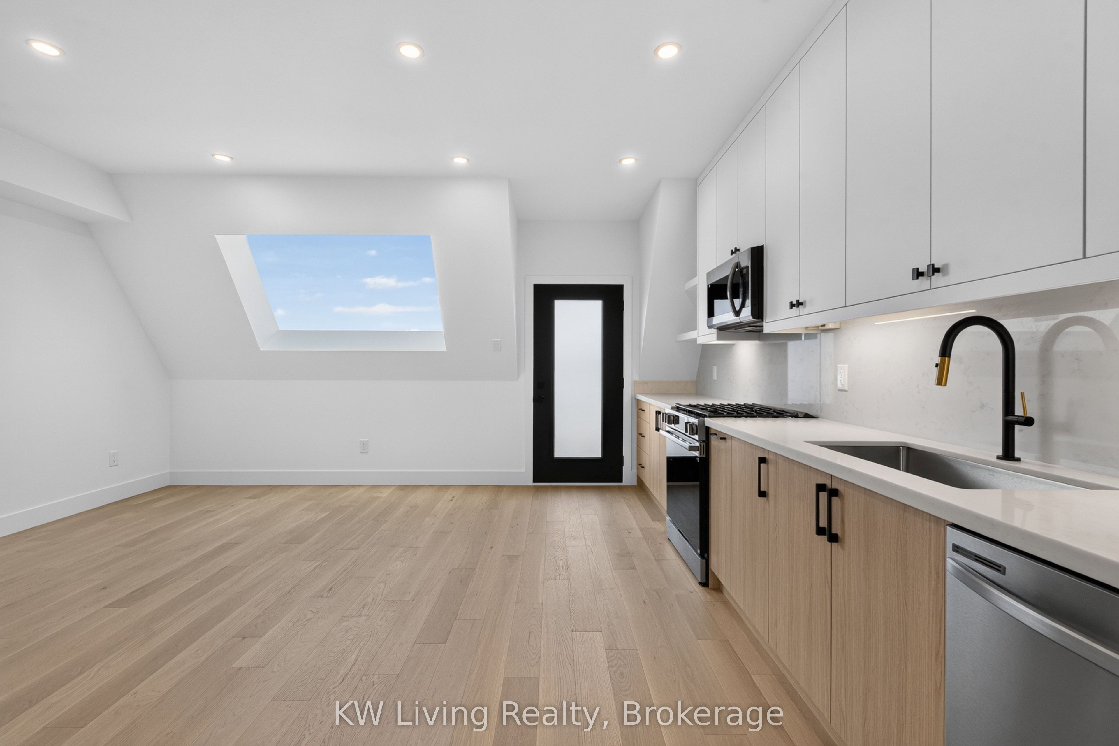 96 Belgravia Avenue, Toronto, ON M6E 2M5 photo 4
