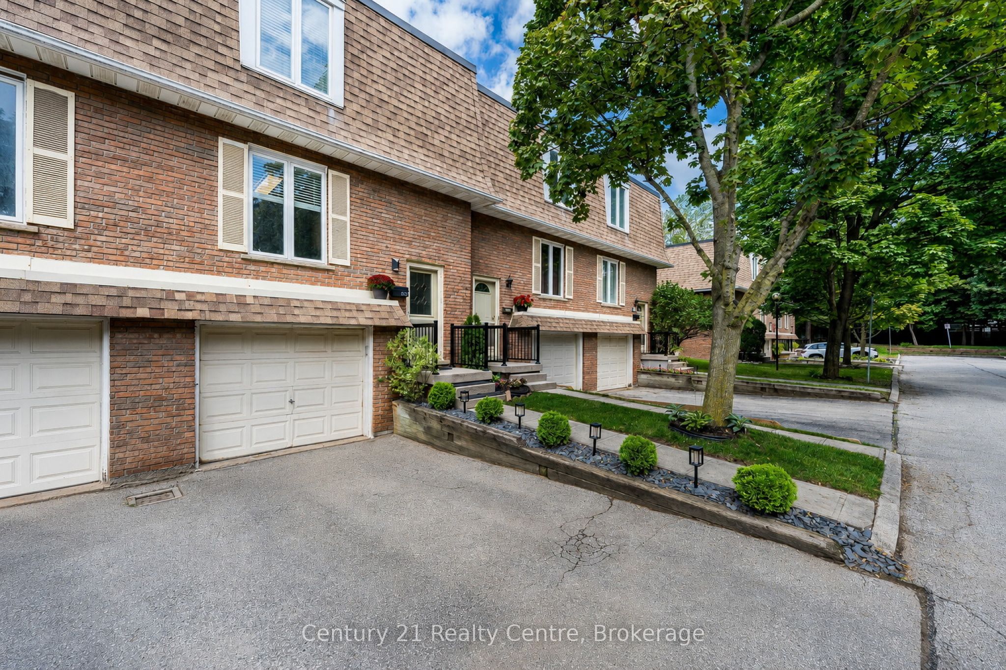 1537 Westminster Place, Burlington, ON L7P 2B4 photo 2