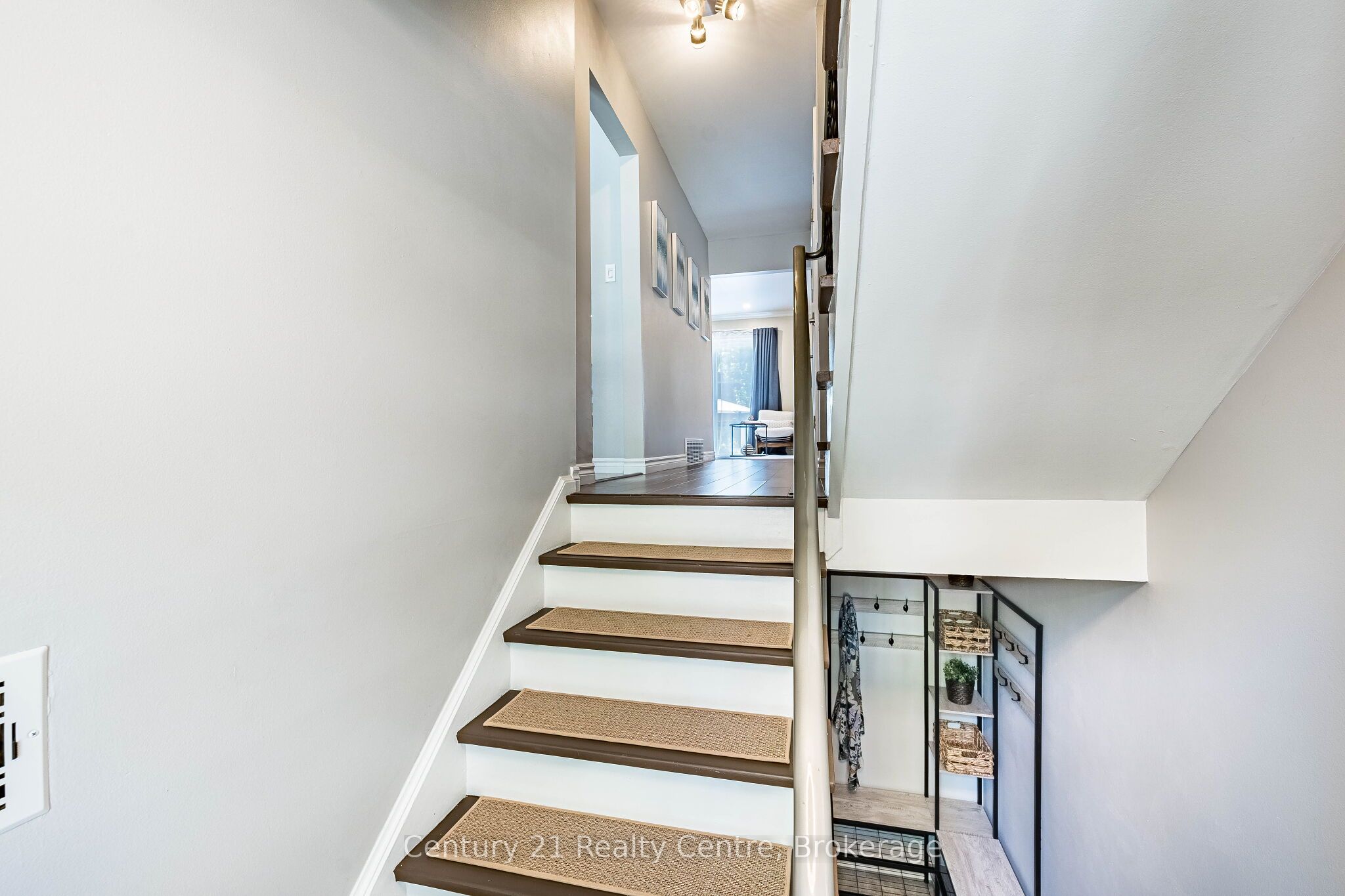1537 Westminster Place, Burlington, ON L7P 2B4 photo 3