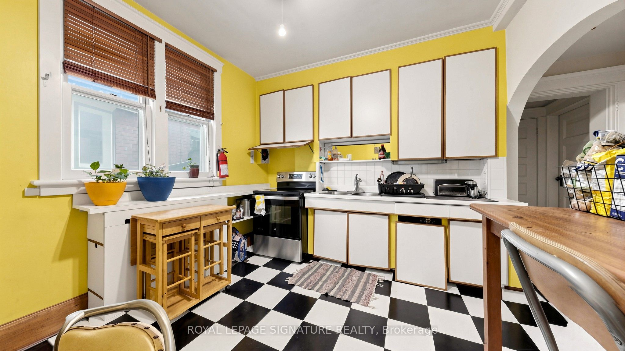 132 Marion Street, Toronto, ON M6R 1E7 photo 5
