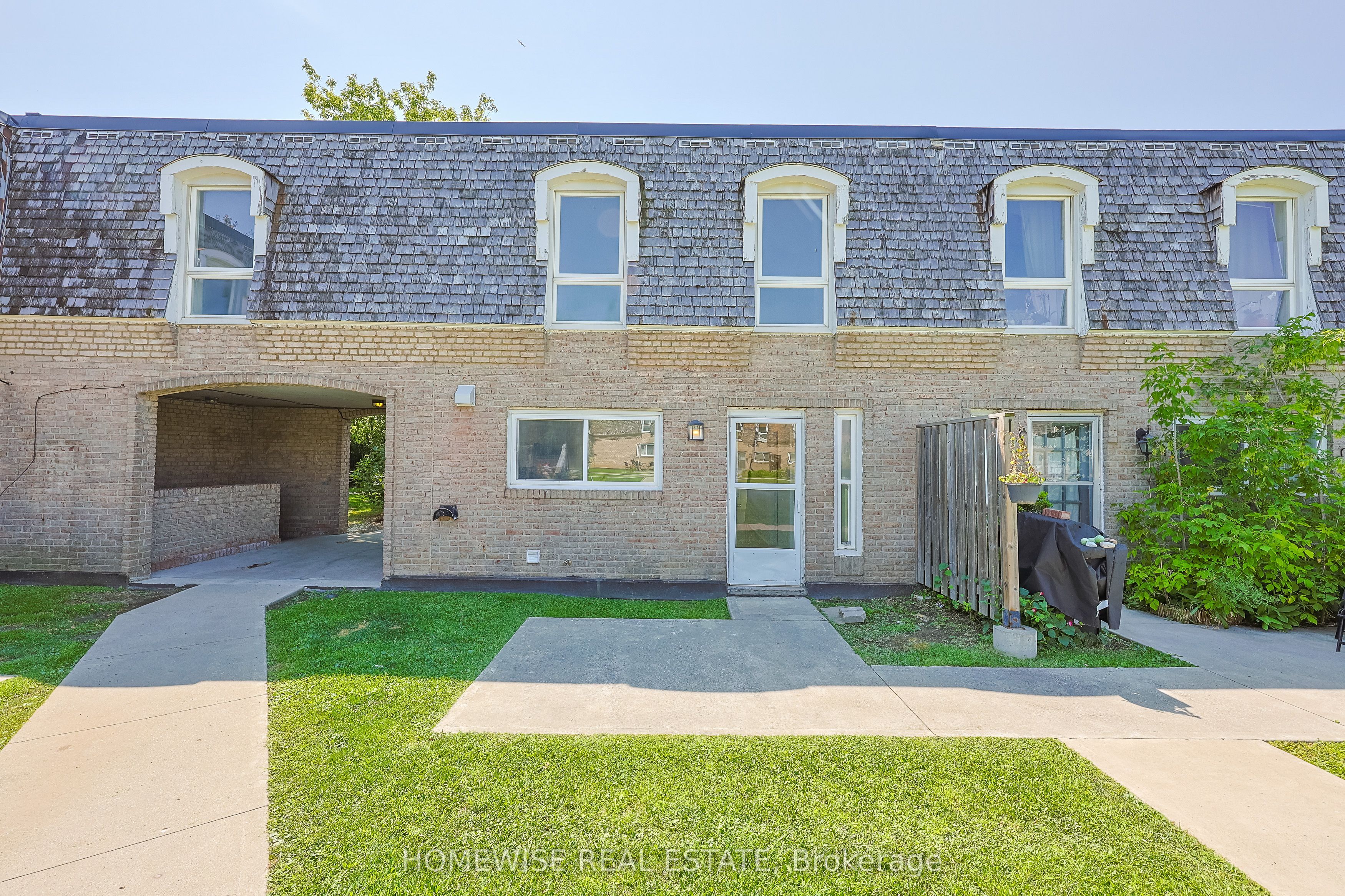 1400 Winding Trail 24, Mississauga, ON L4X 1W9