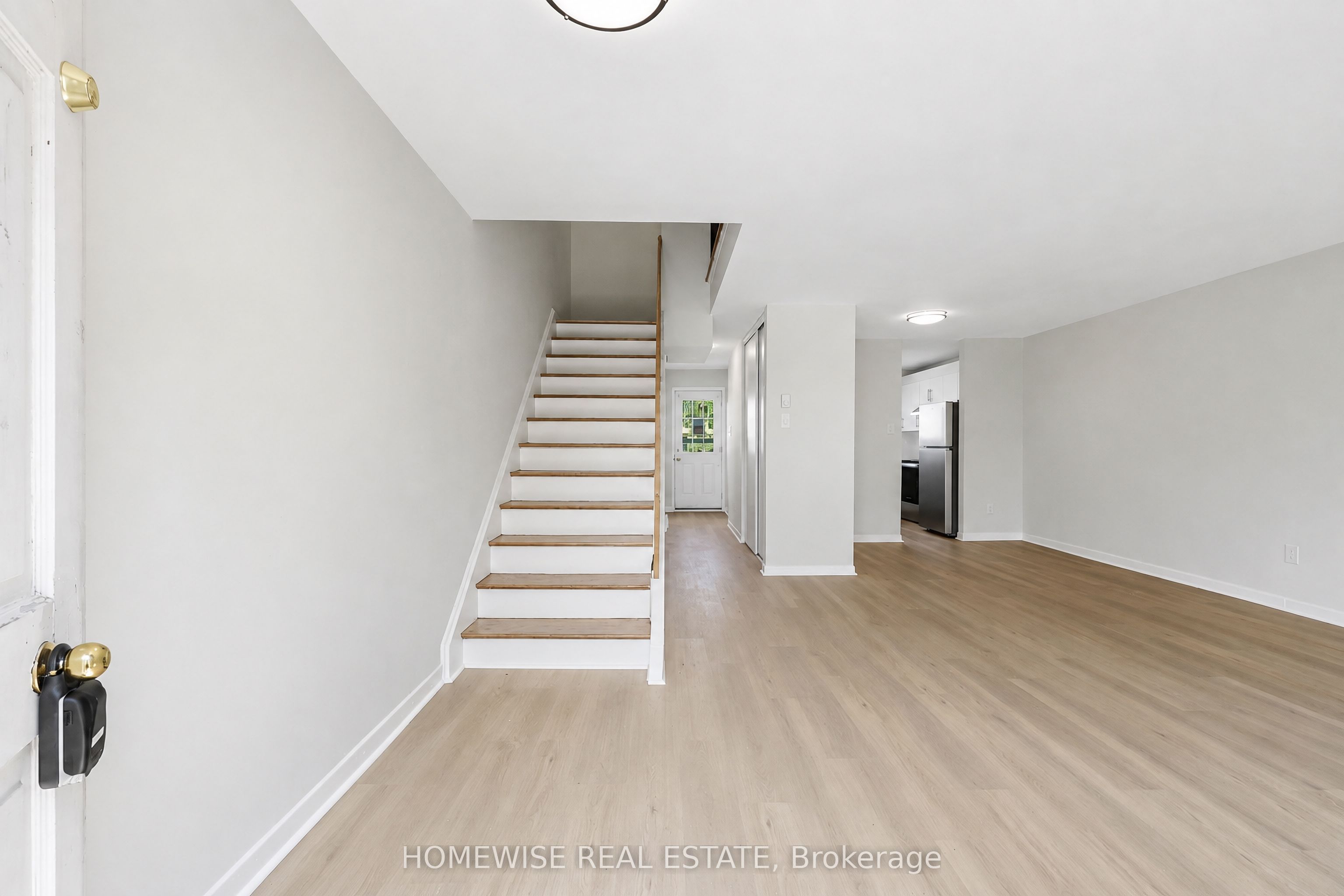 1400 Winding Trail 24, Mississauga, ON L4X 1W9 photo 2