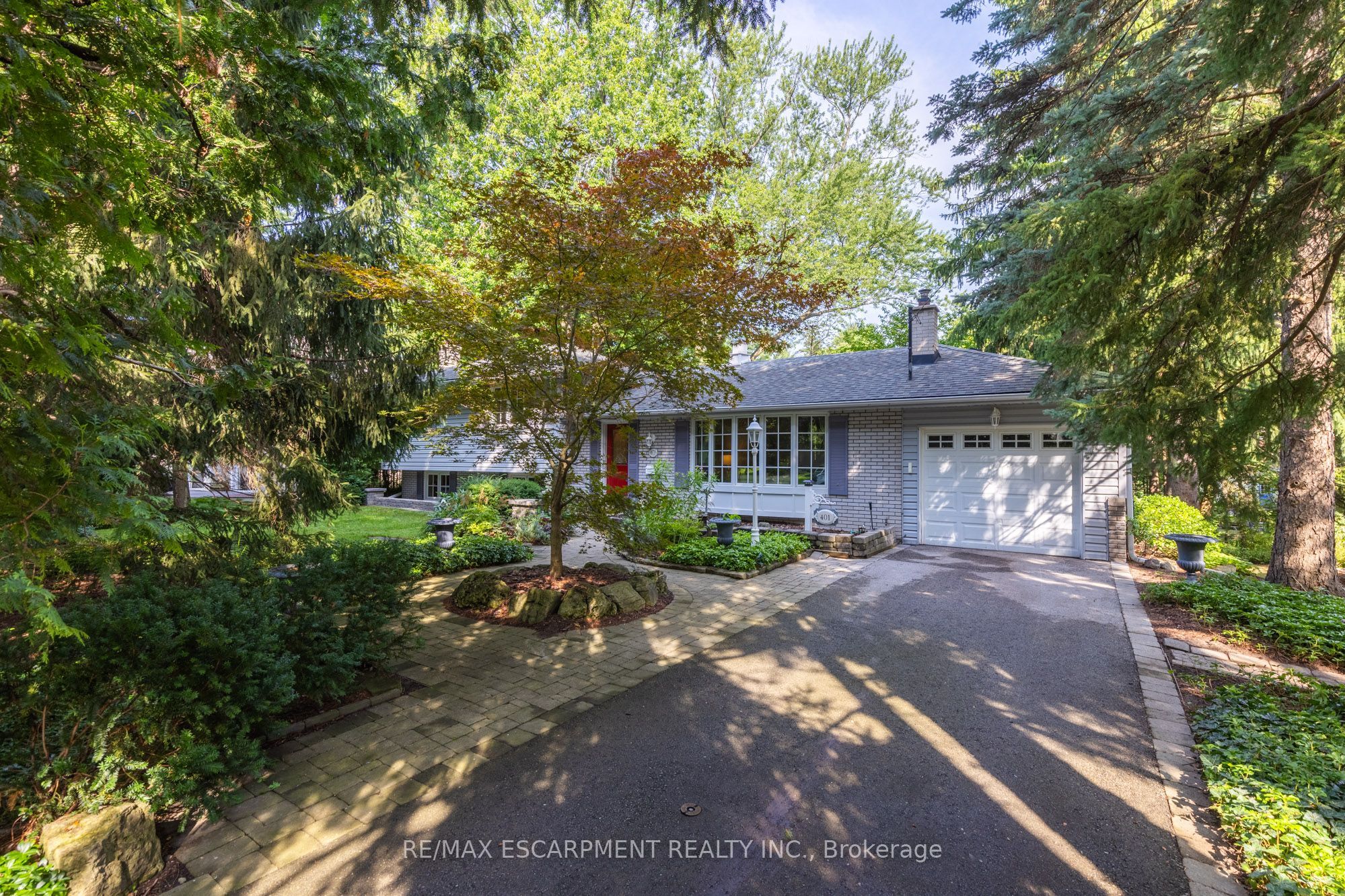 401 Cairncroft Road, Oakville, ON L6J 4M8