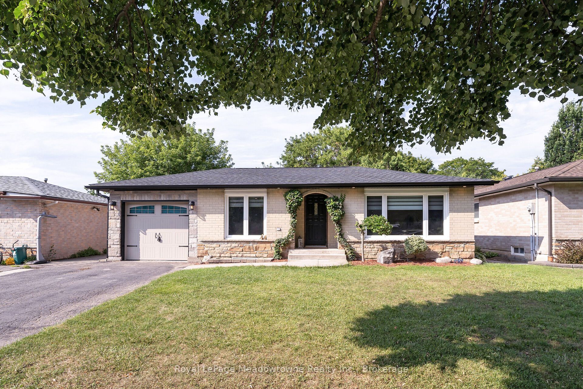 96 Macdonald Crescent, Milton, ON L9T 2Y8 photo 2