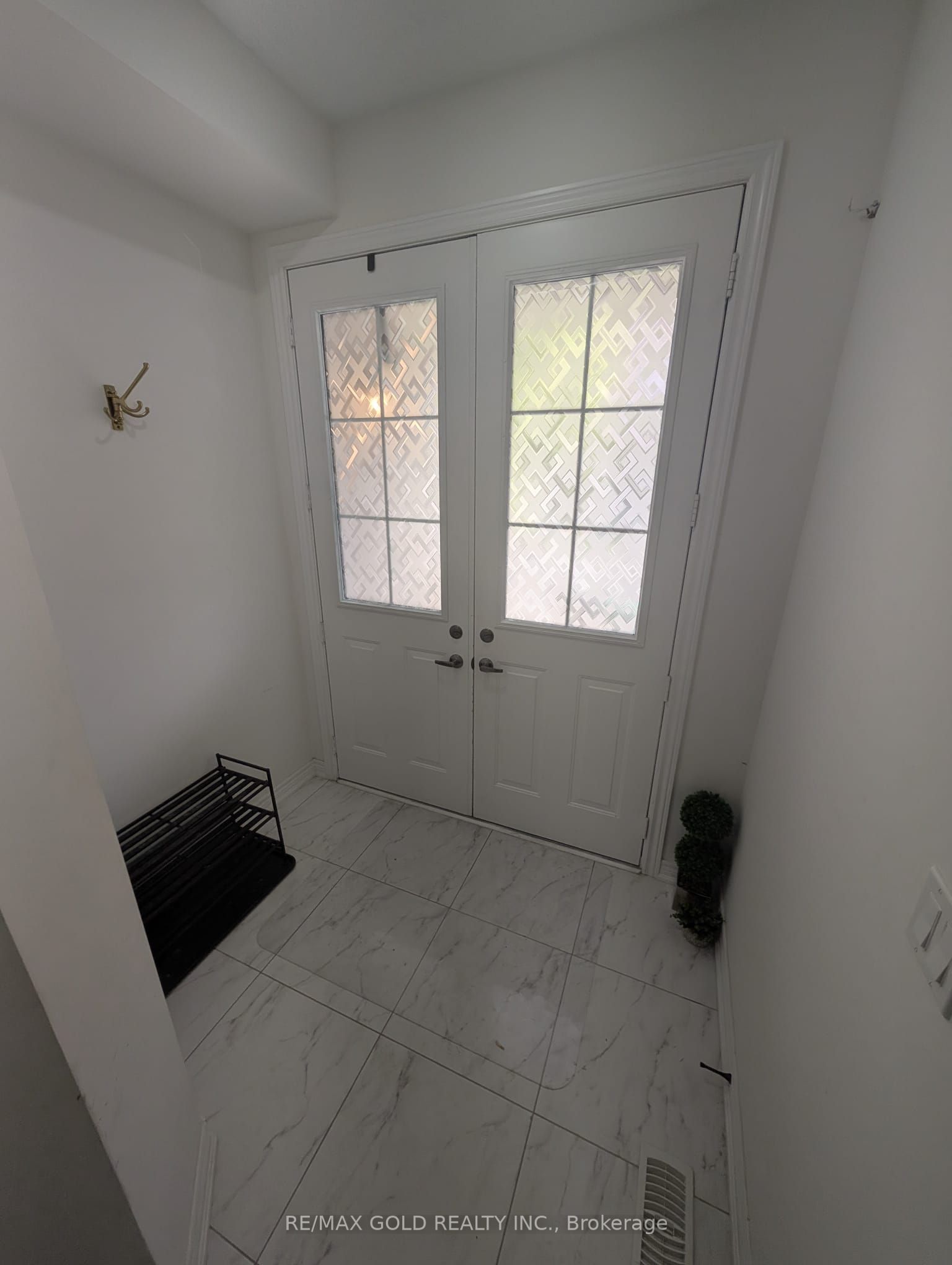 22 Faye Street, Brampton, ON L6P 4M9 photo 3