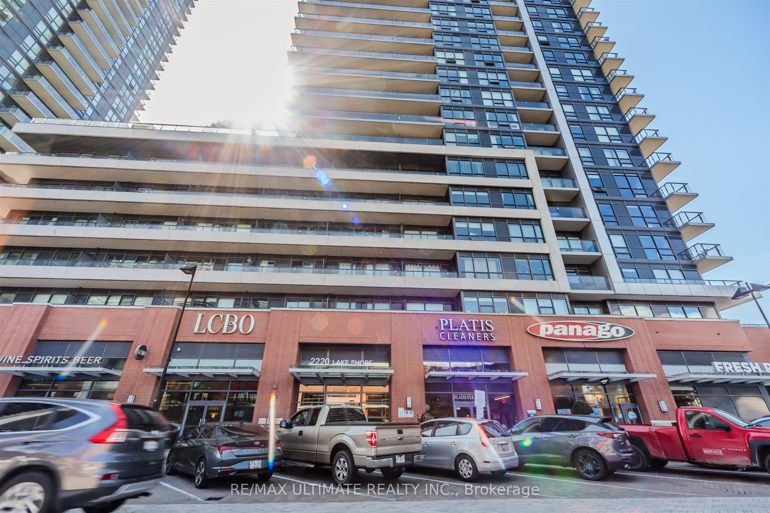 2220 Lake Shore Boulevard W 2706, Toronto, ON M8V 1A4