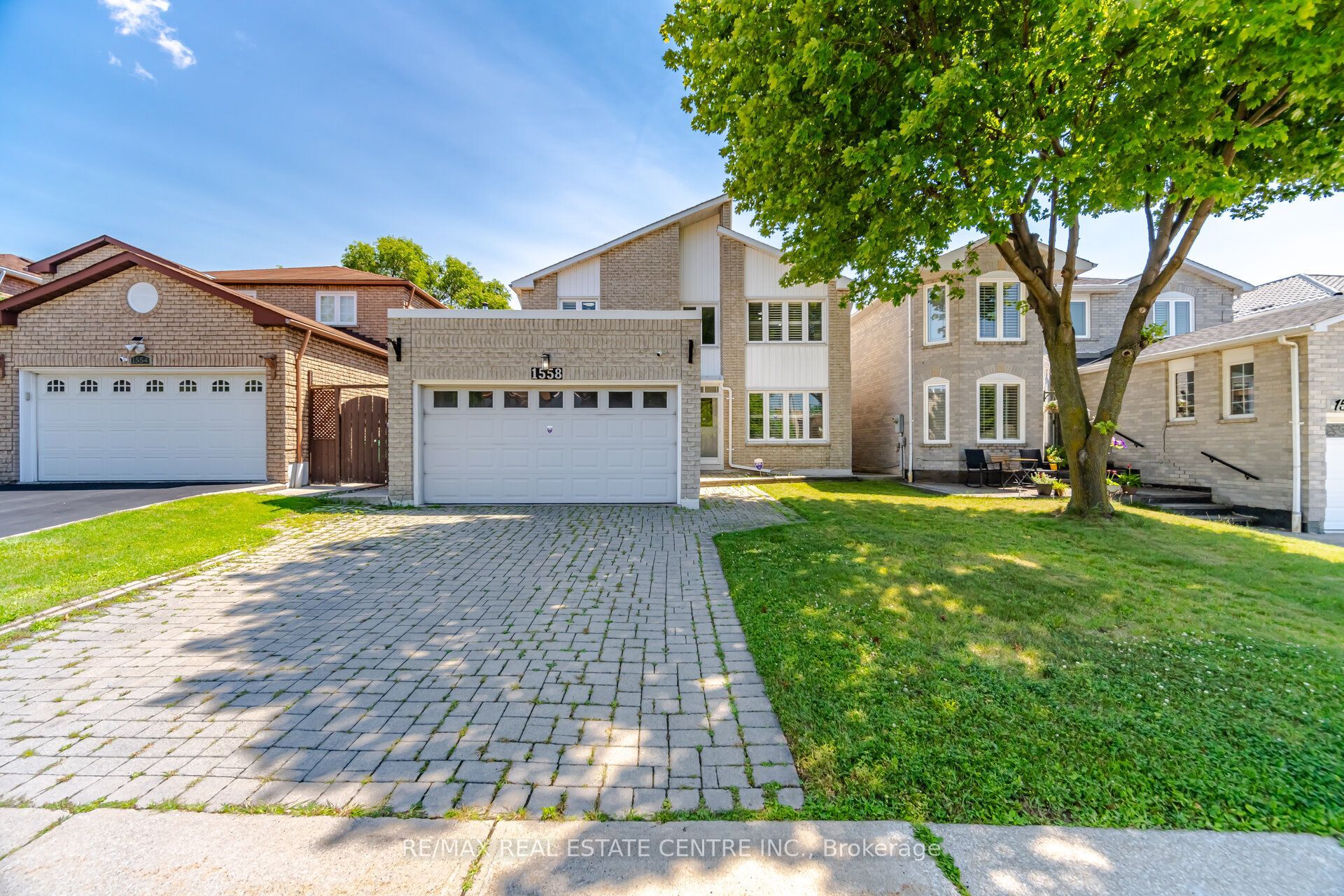 1558 Highbrook Avenue, Mississauga, ON L5M 4V8 photo 2
