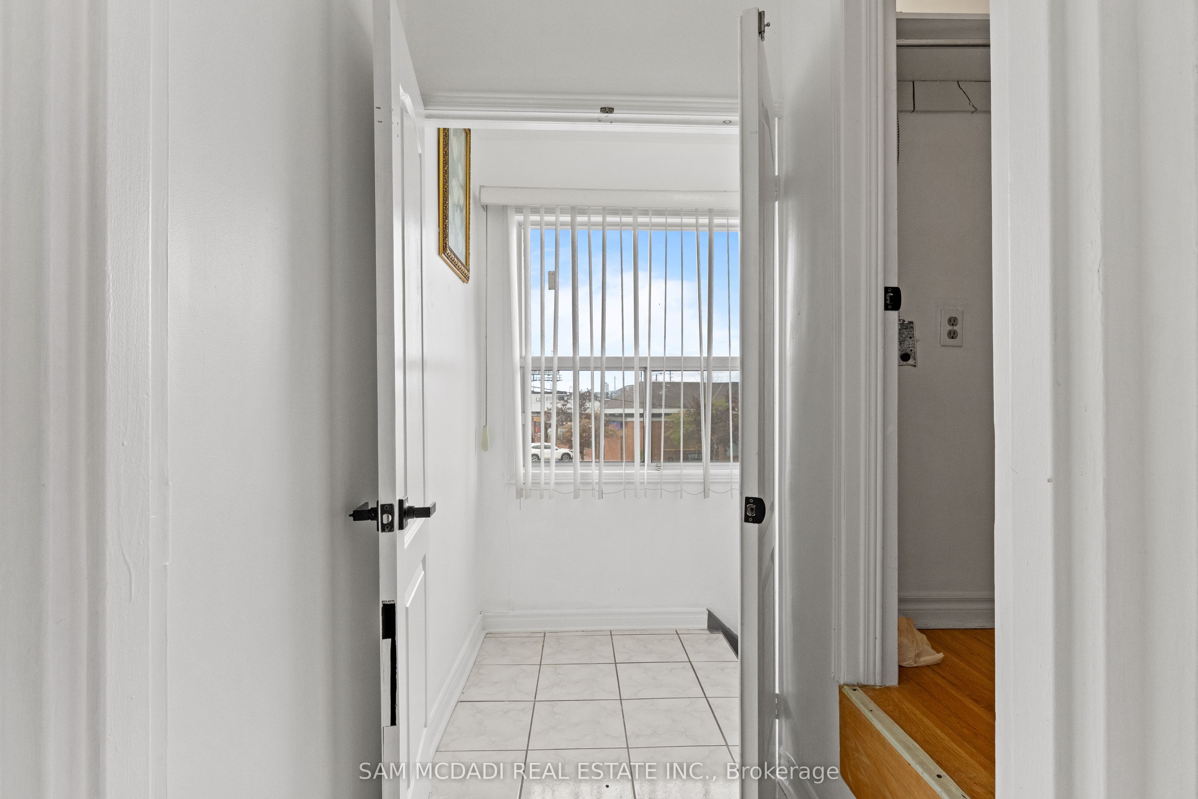 2922 Islington Avenue 3, Toronto, ON M9L 2K4 photo 2