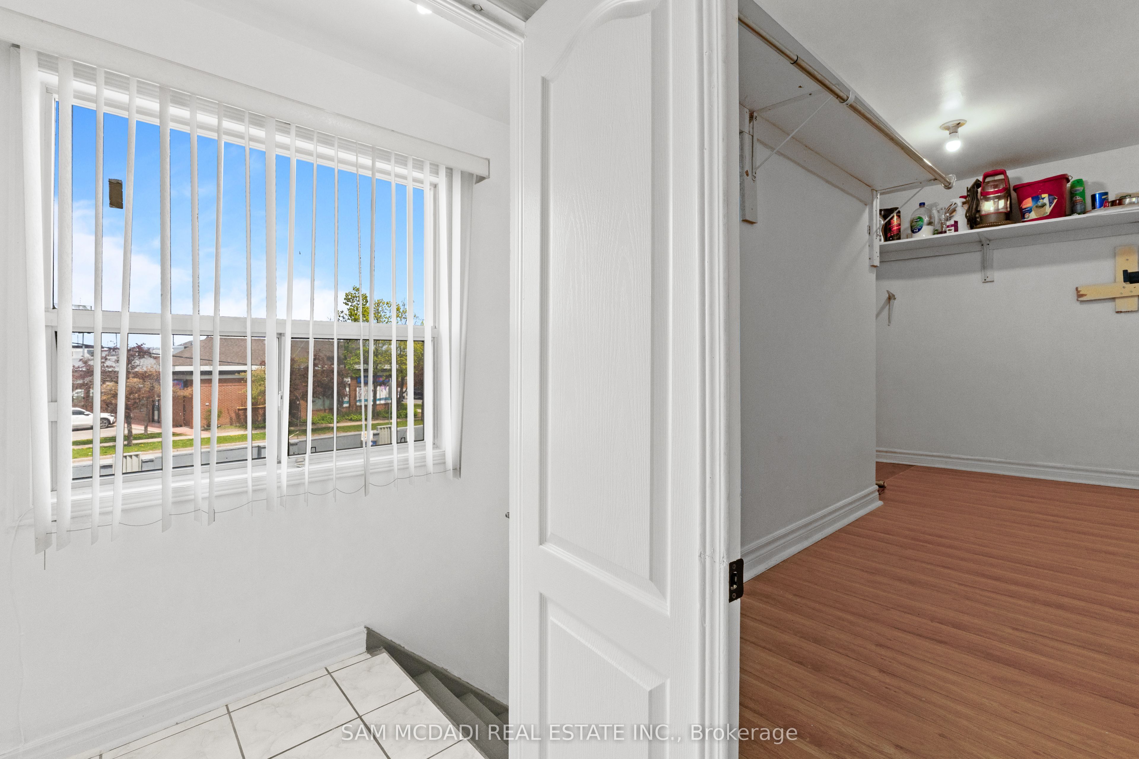 2922 Islington Avenue 3, Toronto, ON M9L 2K4 photo 3