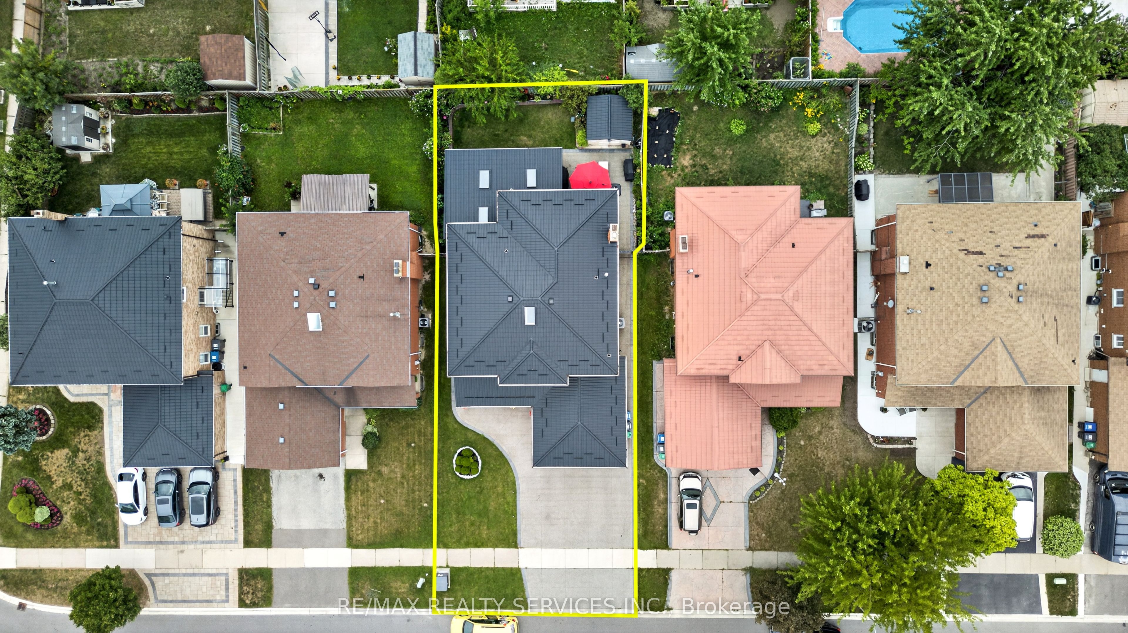 21 Newport Street, Brampton, ON L6S 4N1 photo 2