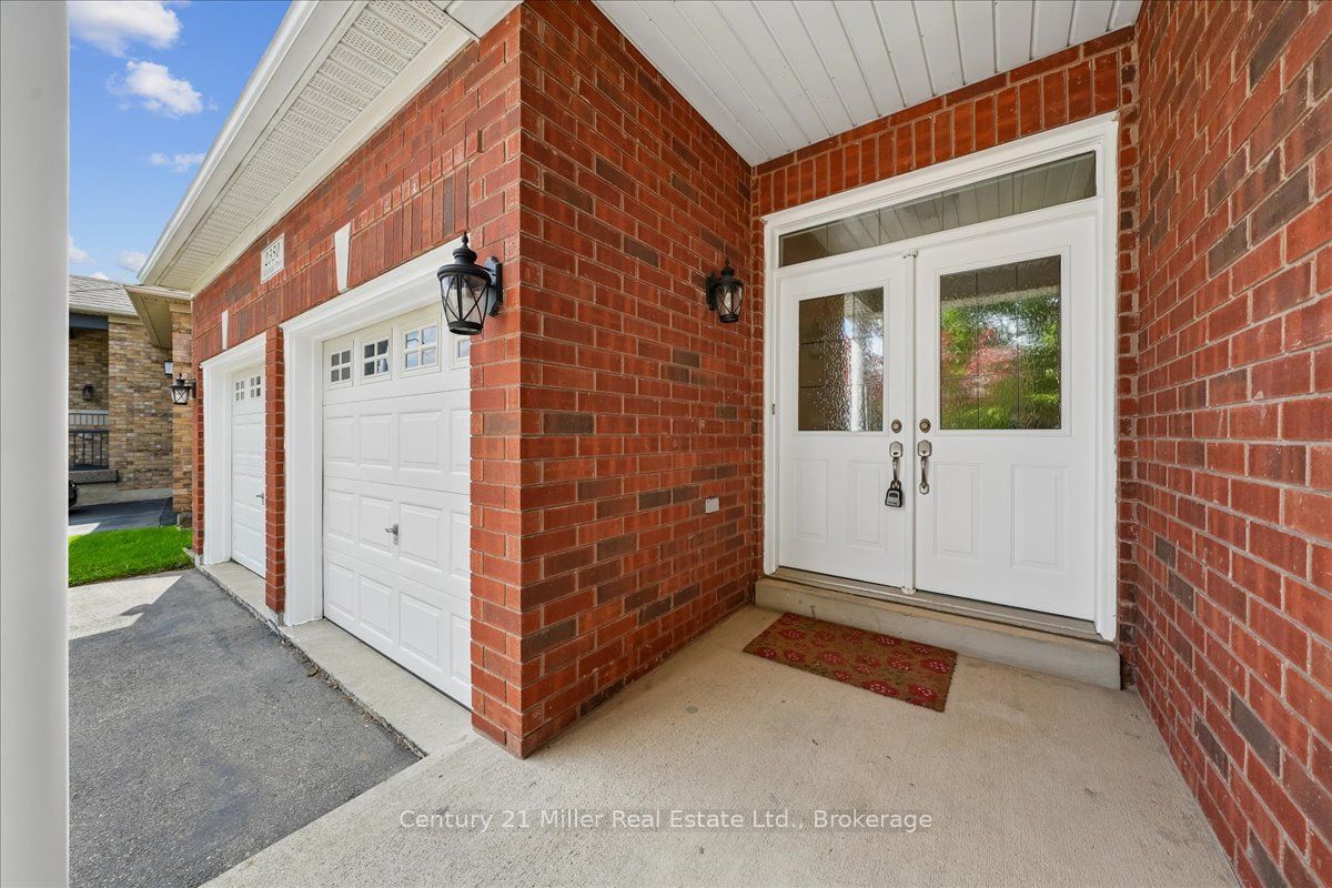 2350 Valleyridge Drive, Oakville, ON L6M 5C1 photo 2