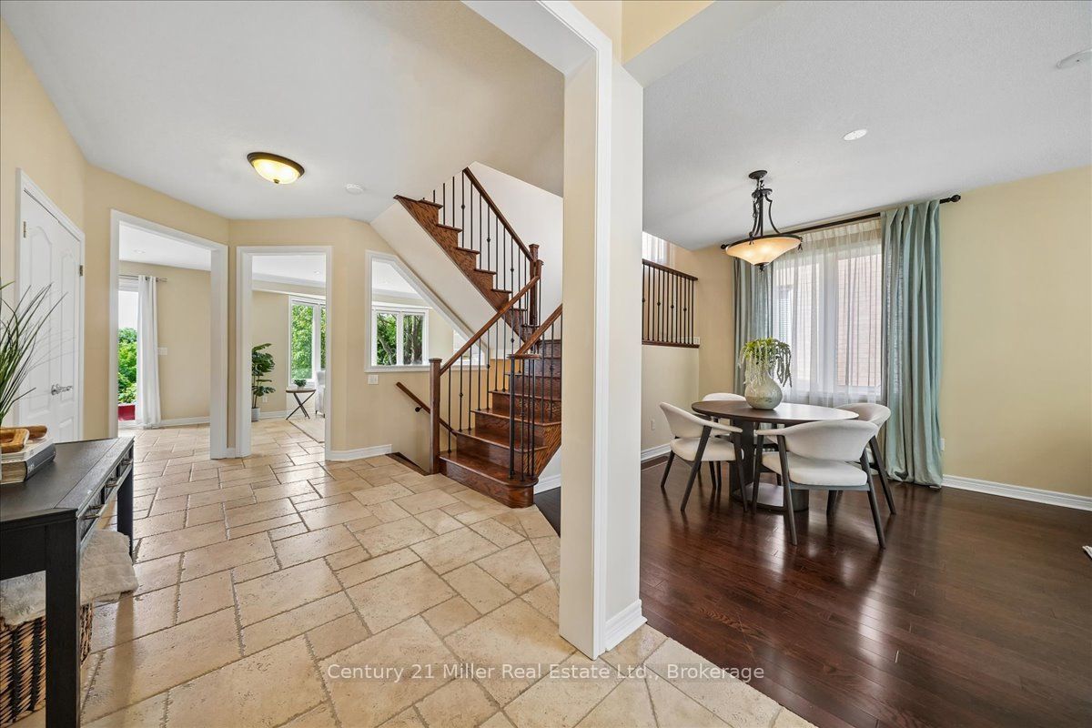 2350 Valleyridge Drive, Oakville, ON L6M 5C1 photo 4
