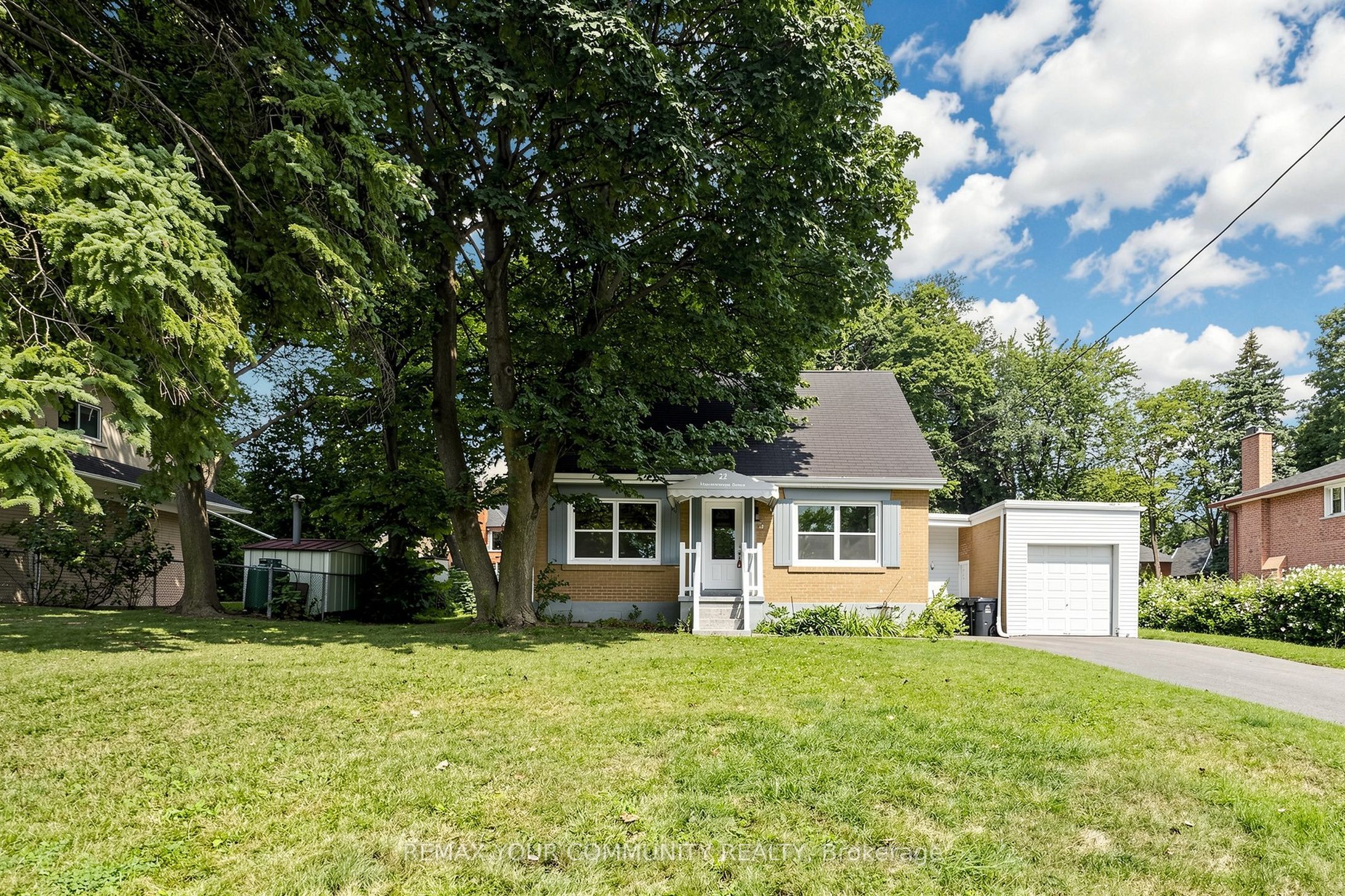 22 HAVENRIDGE Drive, Toronto, ON M9P 3M4