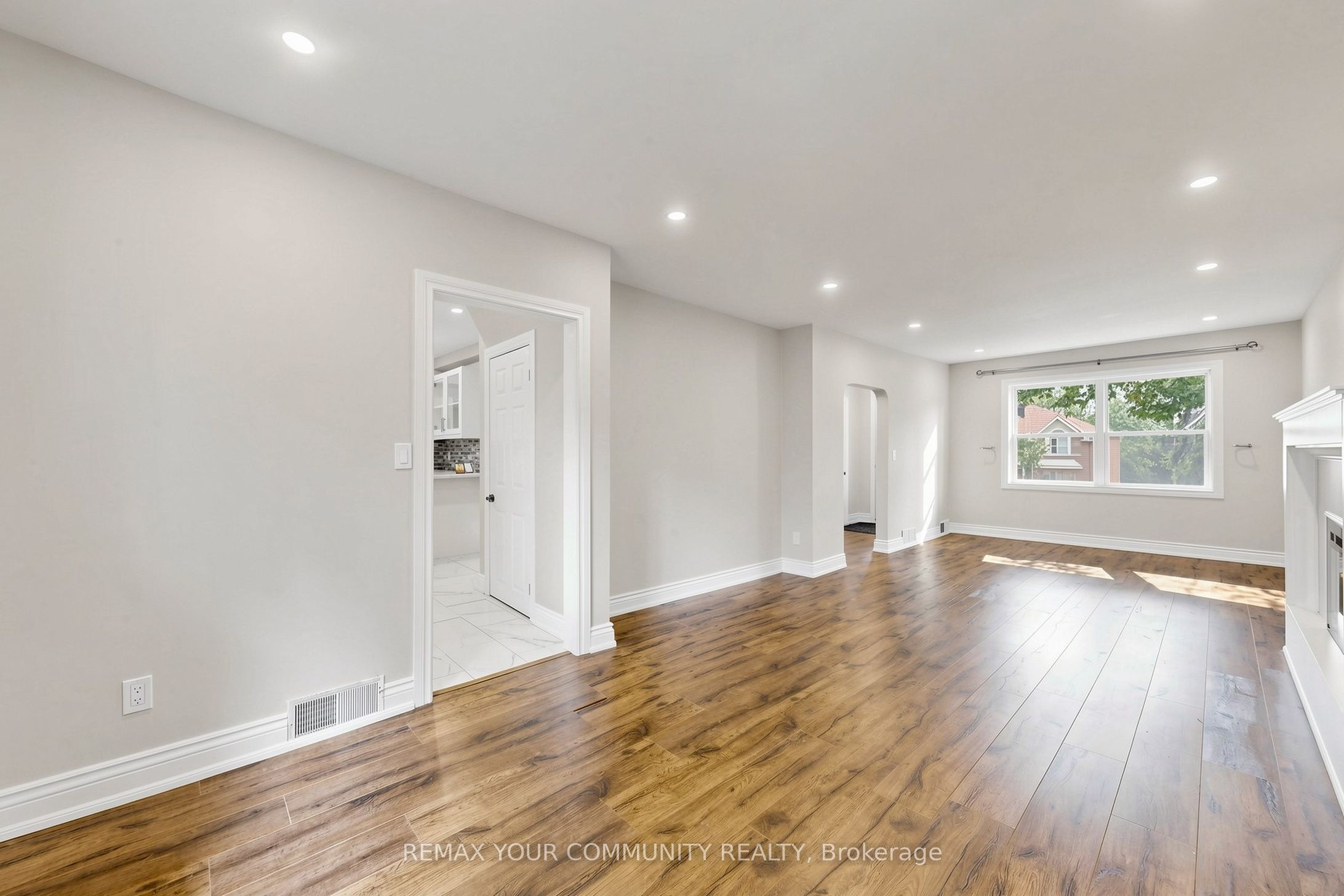 22 HAVENRIDGE Drive, Toronto, ON M9P 3M4 photo 5
