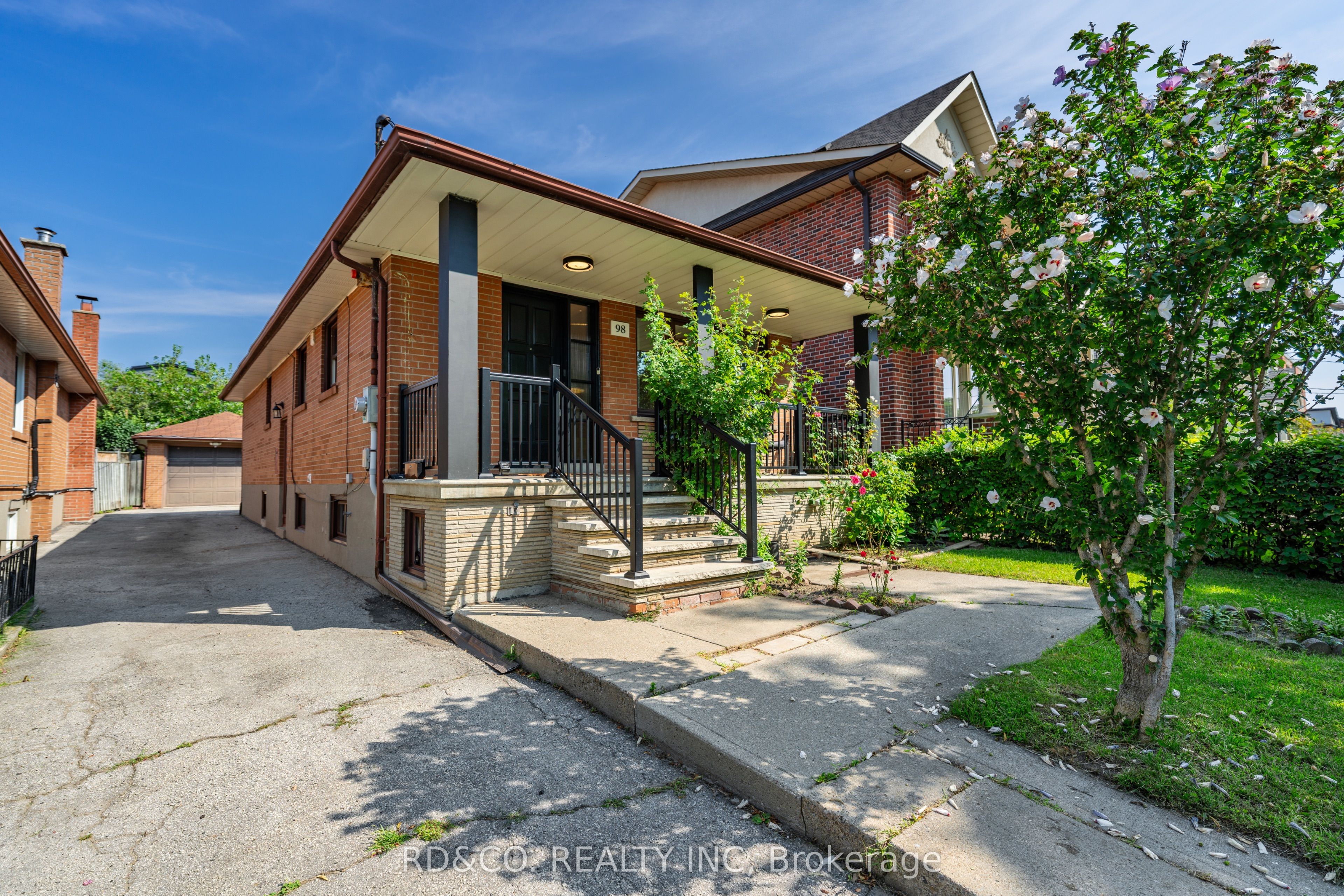 98 Hay Avenue, Toronto, ON M8Z 1G4 photo 2