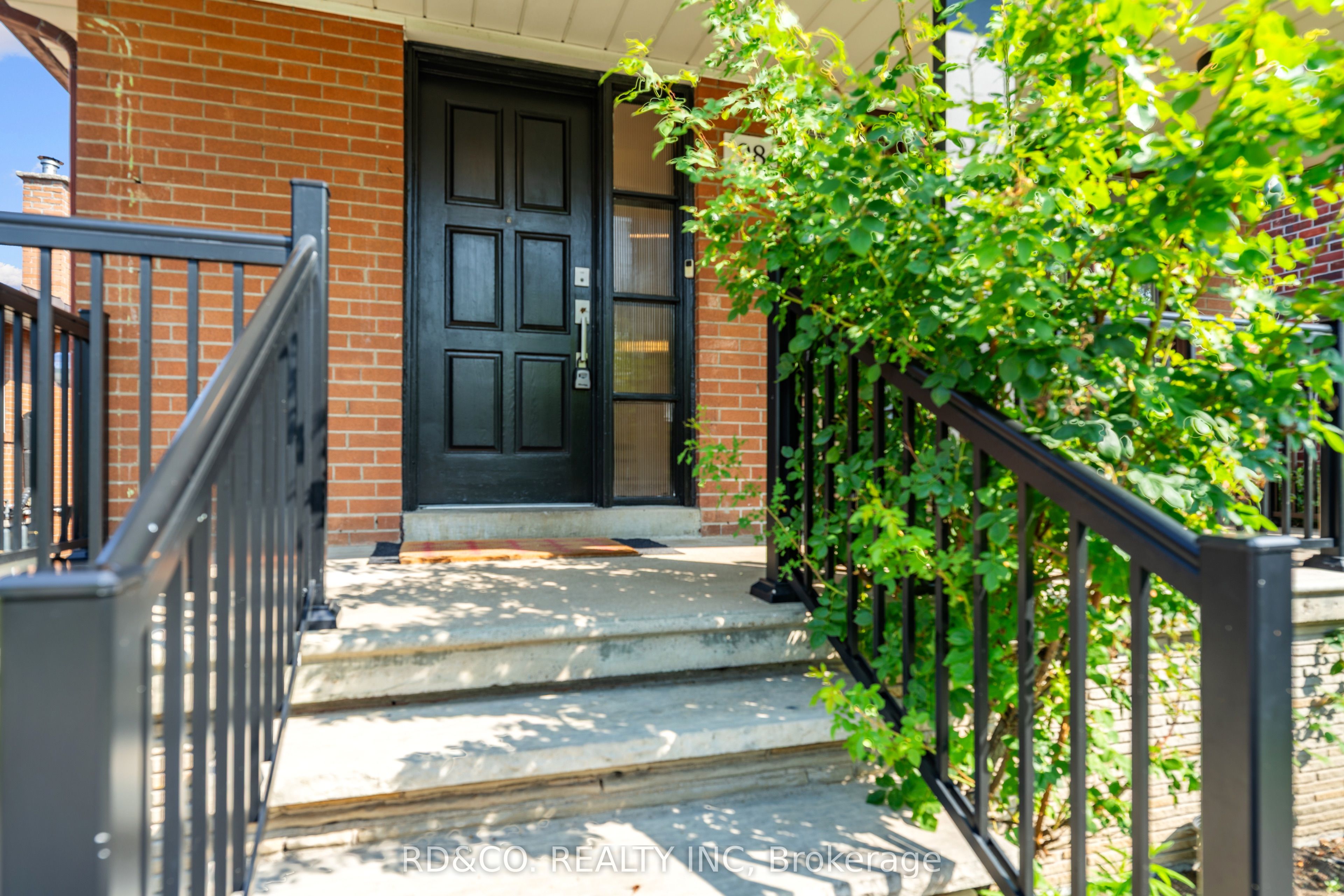 98 Hay Avenue, Toronto, ON M8Z 1G4 photo 4