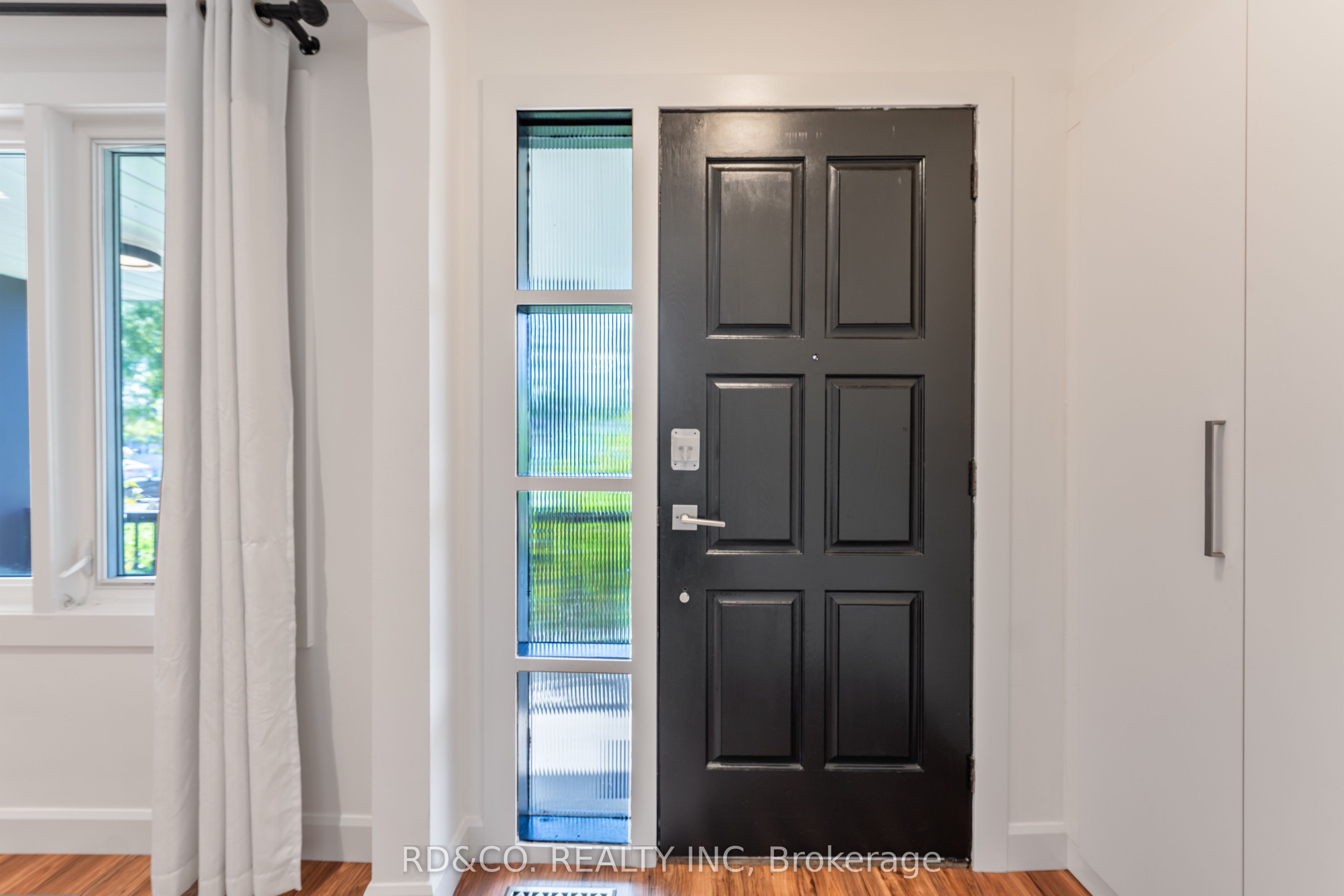 98 Hay Avenue, Toronto, ON M8Z 1G4 photo 5