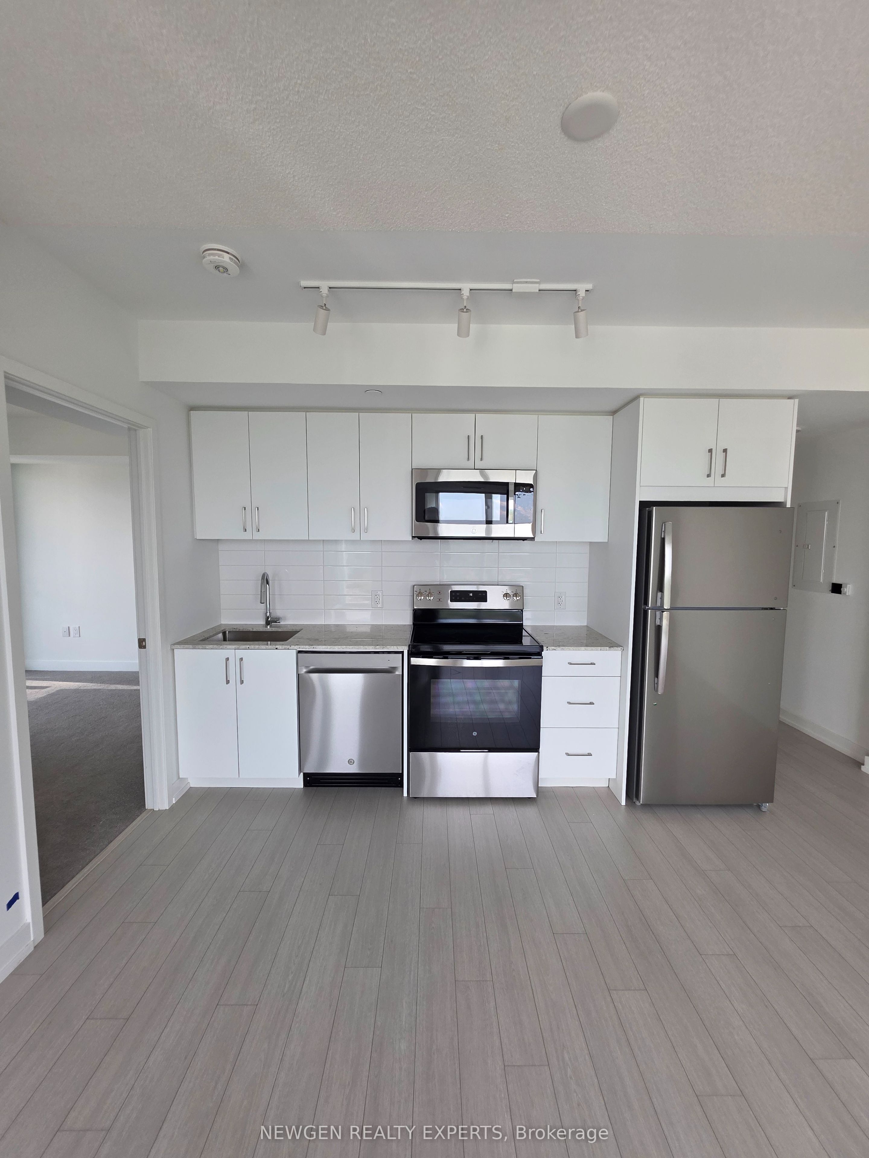 4010 Eglinton Avenue W 1404, Toronto, ON M9A 0G5 photo 3