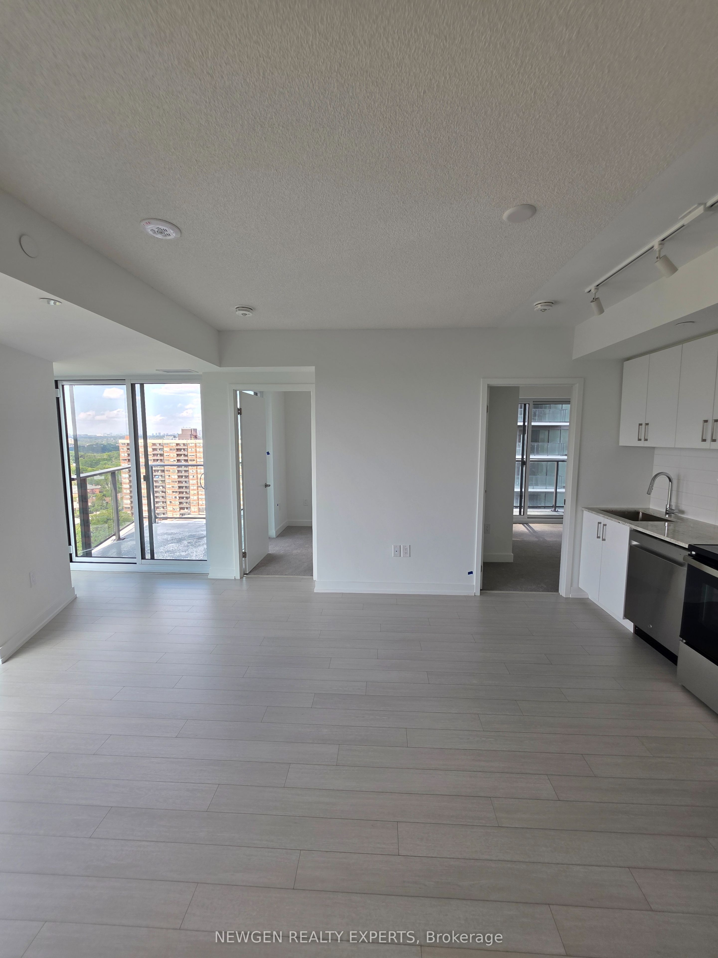 4010 Eglinton Avenue W 1404, Toronto, ON M9A 0G5 photo 4