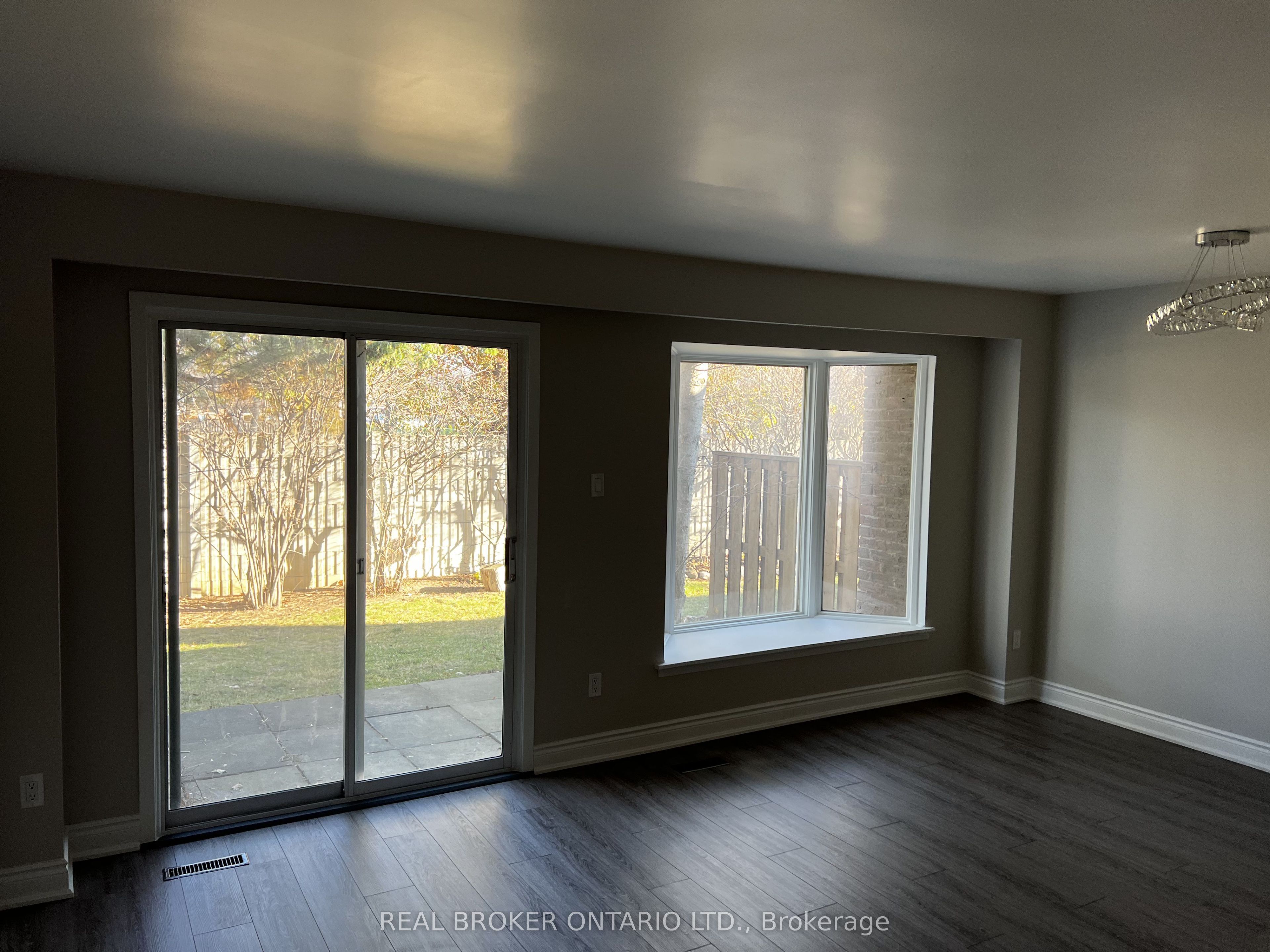 1485 Gulleden Drive 8, Mississauga, ON L4X 2T2 photo 3