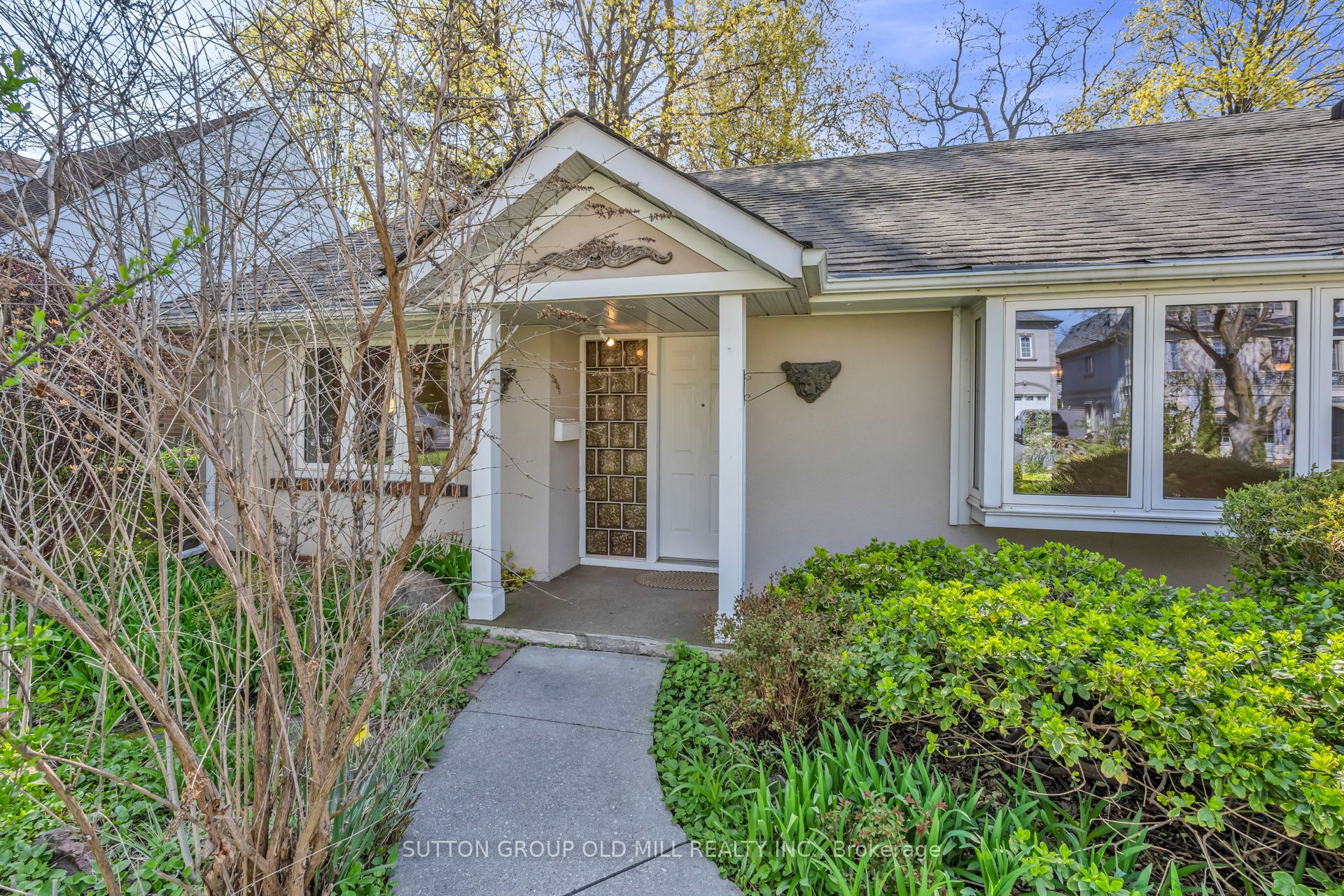 29 Robin Hood Road, Toronto, ON M9A 2W6 photo 2