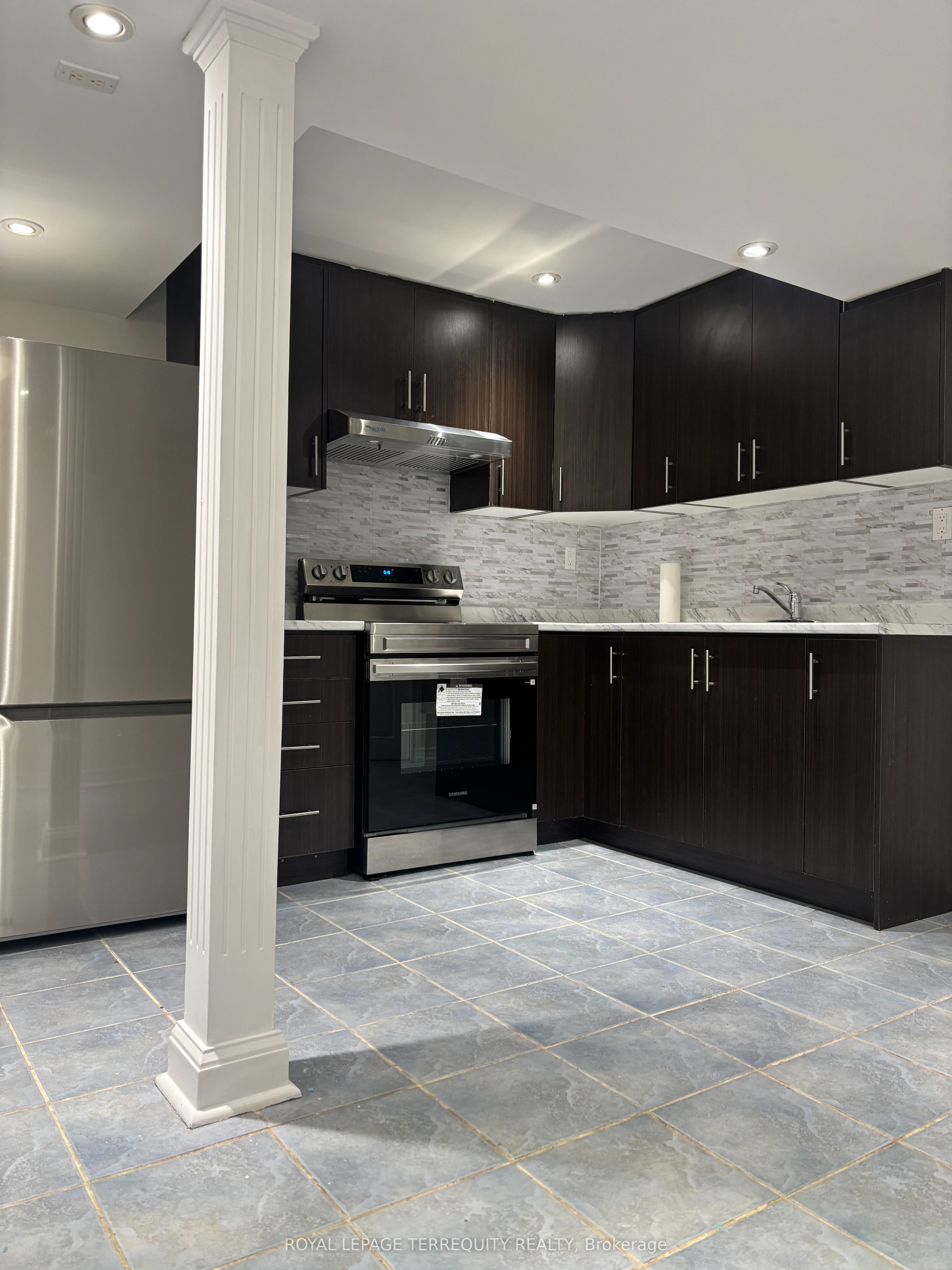 26 Tangleridge Boulevard, Brampton, ON L6R 2X5 photo 2
