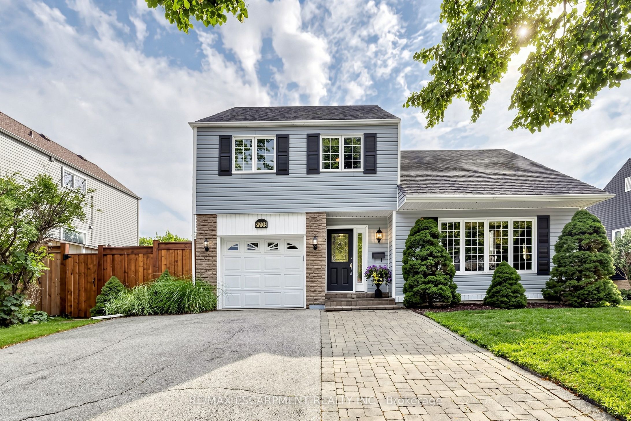 2208 Lancaster Crescent, Burlington, ON L7P 3G5