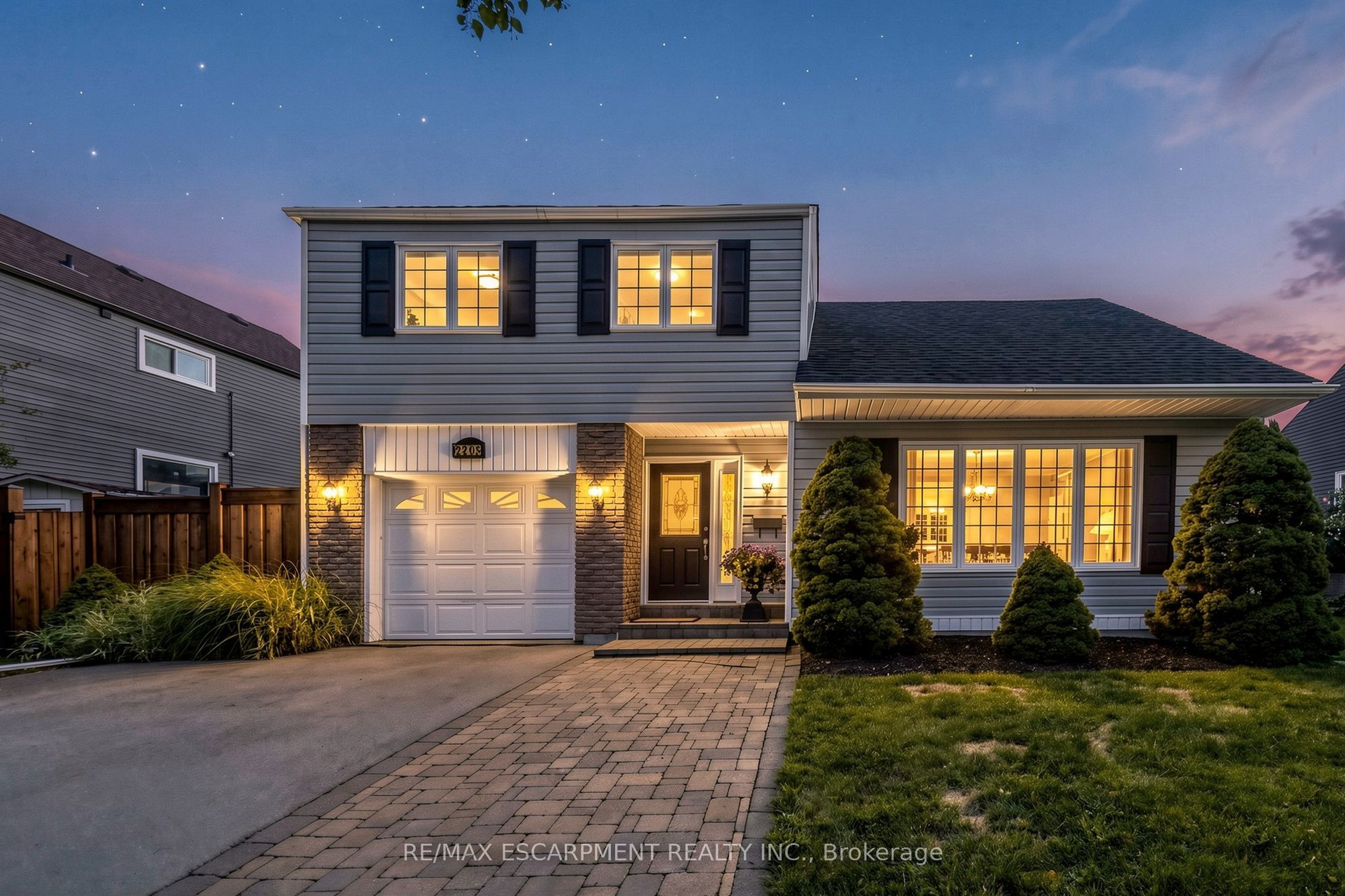 2208 Lancaster Crescent, Burlington, ON L7P 3G5 photo 3