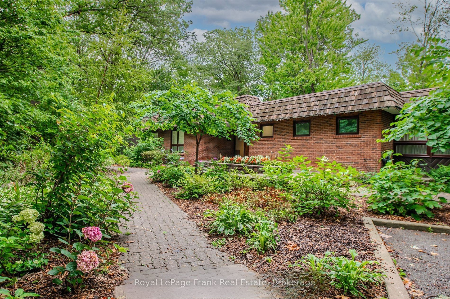 1110 Walden Circle 102, Mississauga, ON L5J 4R3 photo 4