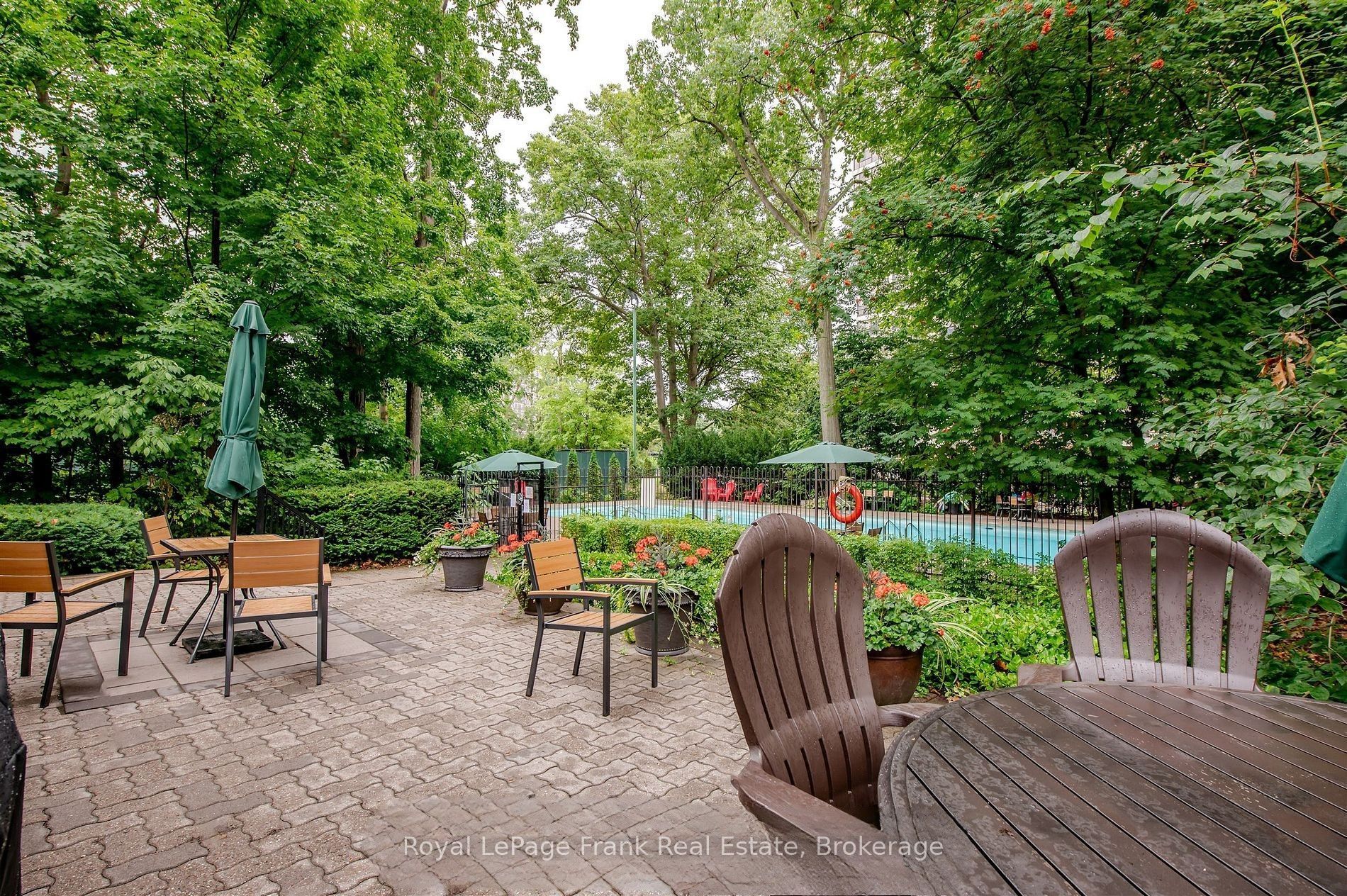 1110 Walden Circle 102, Mississauga, ON L5J 4R3 photo 5
