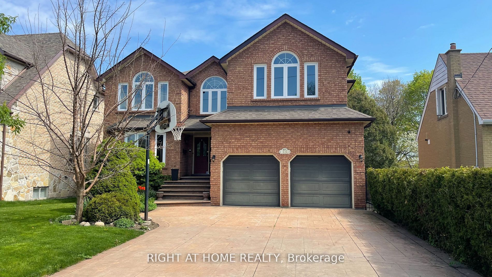 15 Agar Crescent, Toronto, ON M9B 5A4