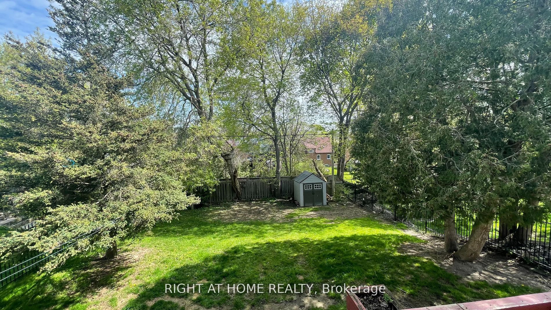 15 Agar Crescent, Toronto, ON M9B 5A4 photo 2