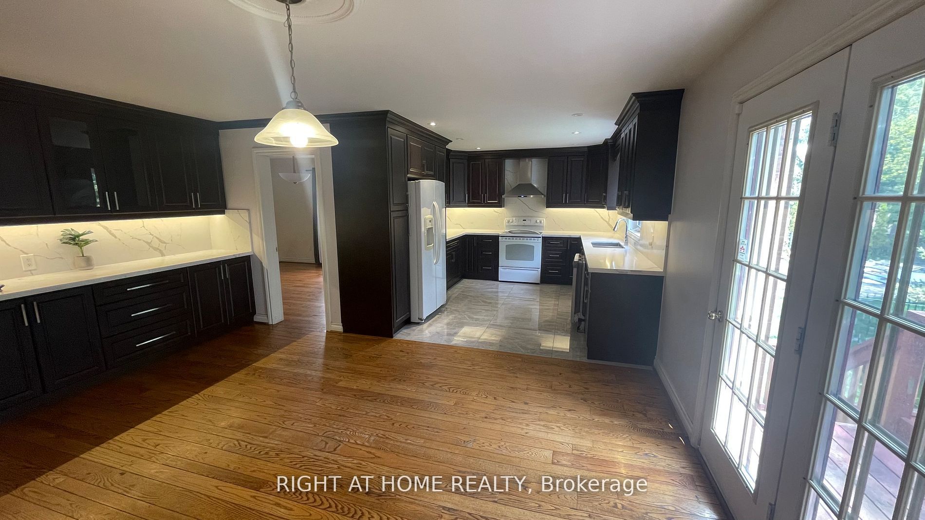 15 Agar Crescent, Toronto, ON M9B 5A4 photo 5
