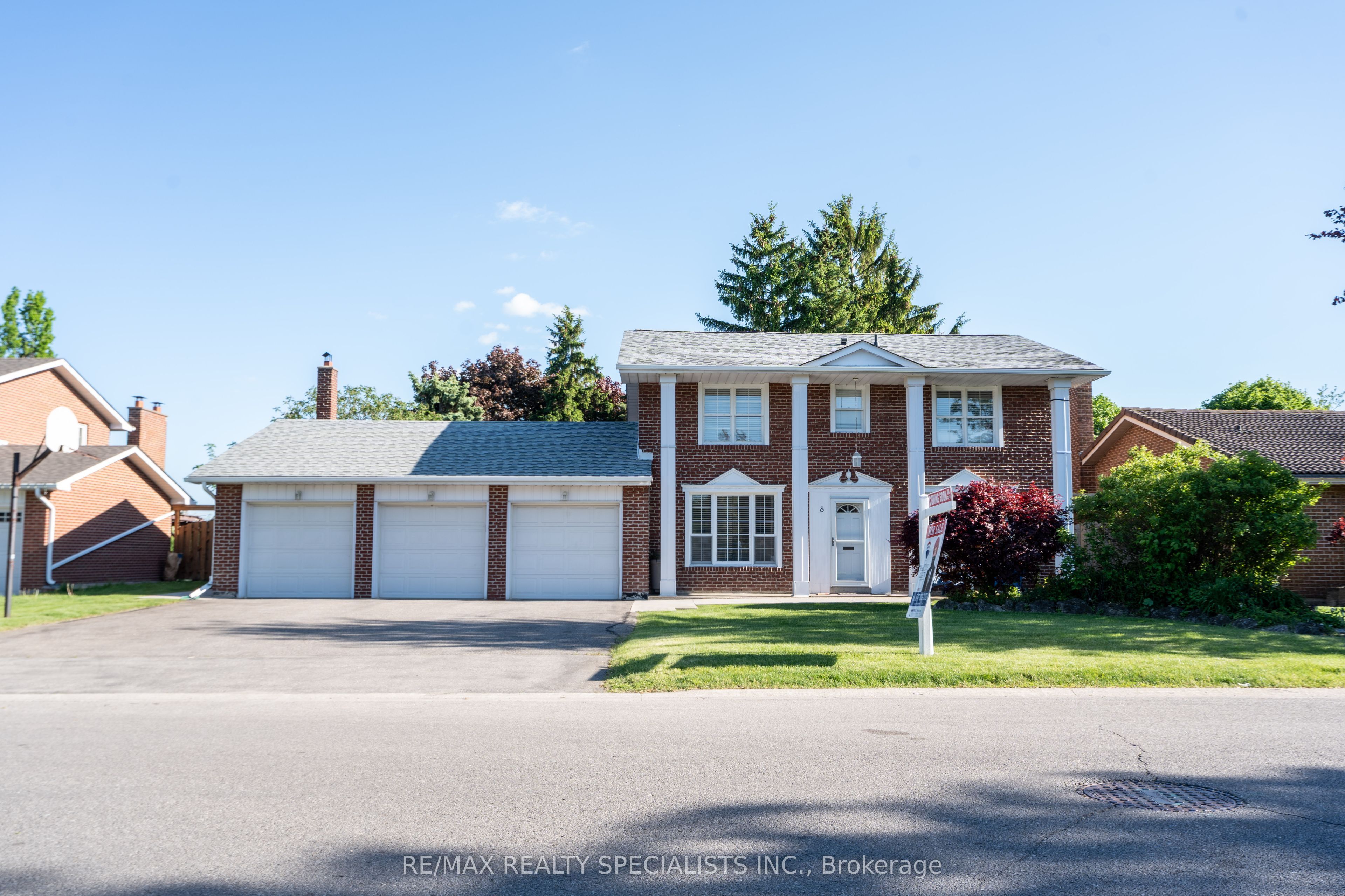 8 River View Drive, Brampton, ON L6W 2E5