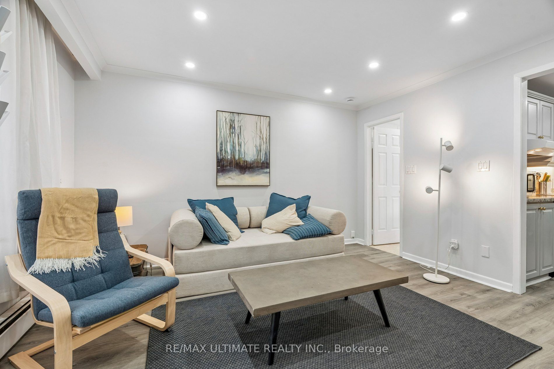 213 Close Avenue 1, Toronto, ON M6K 2V6 photo 3