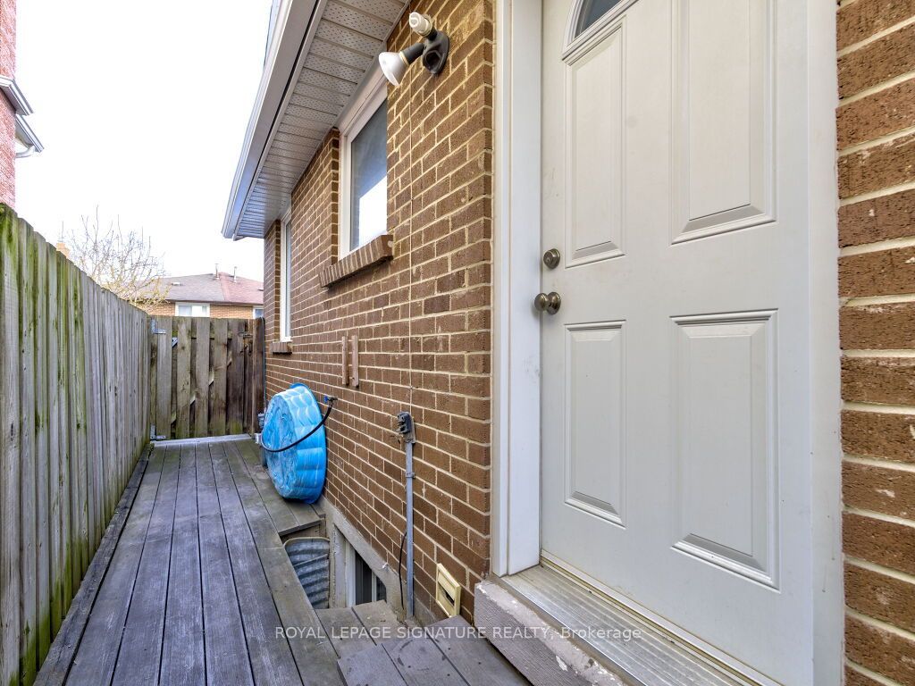 370 Hansen Road, Brampton, ON L6V 3P7