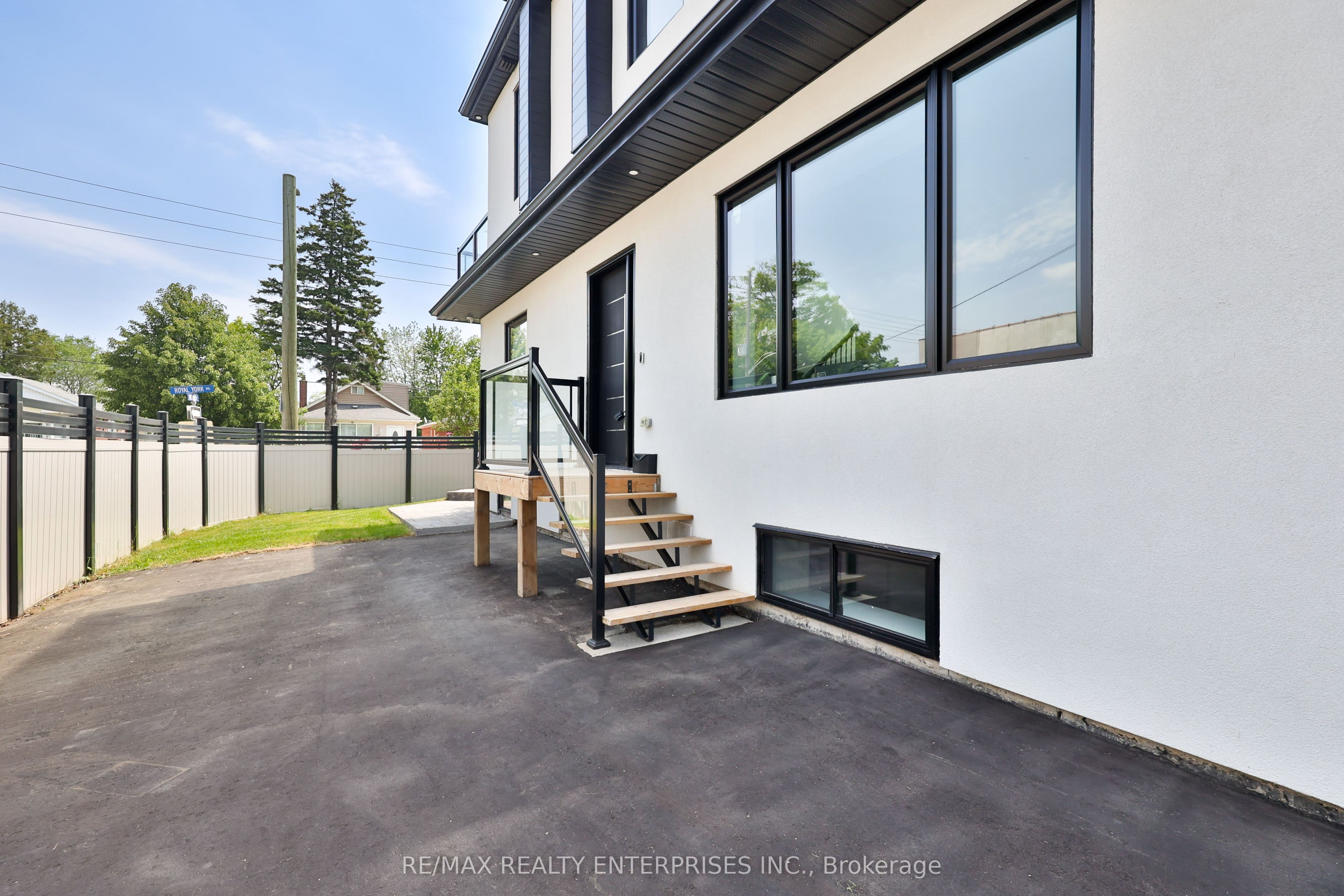 172 Royal York Road, Toronto, ON M8V 2V4 photo 4