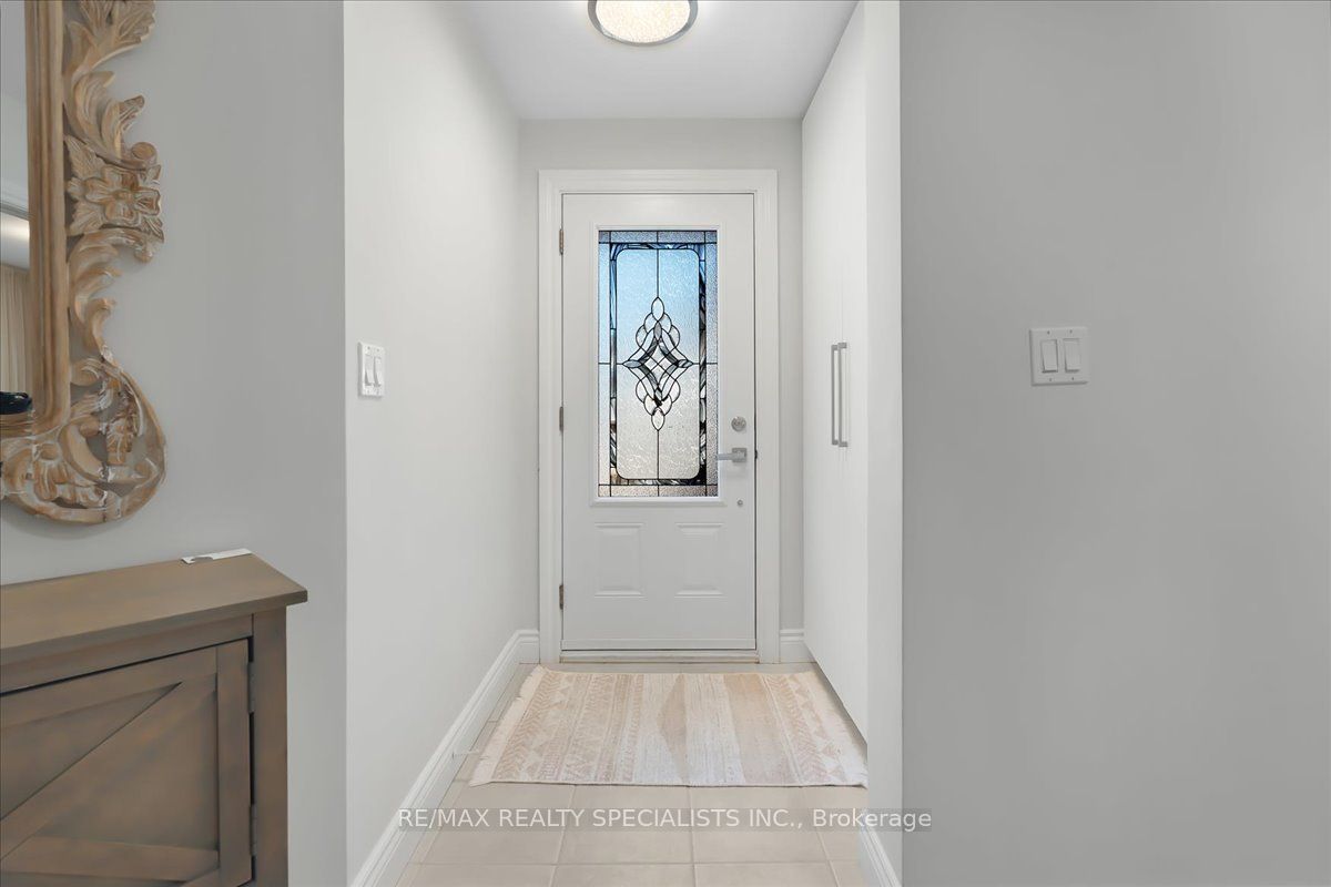 63 Suburban Drive, Mississauga, ON L5N 1H1 photo 3
