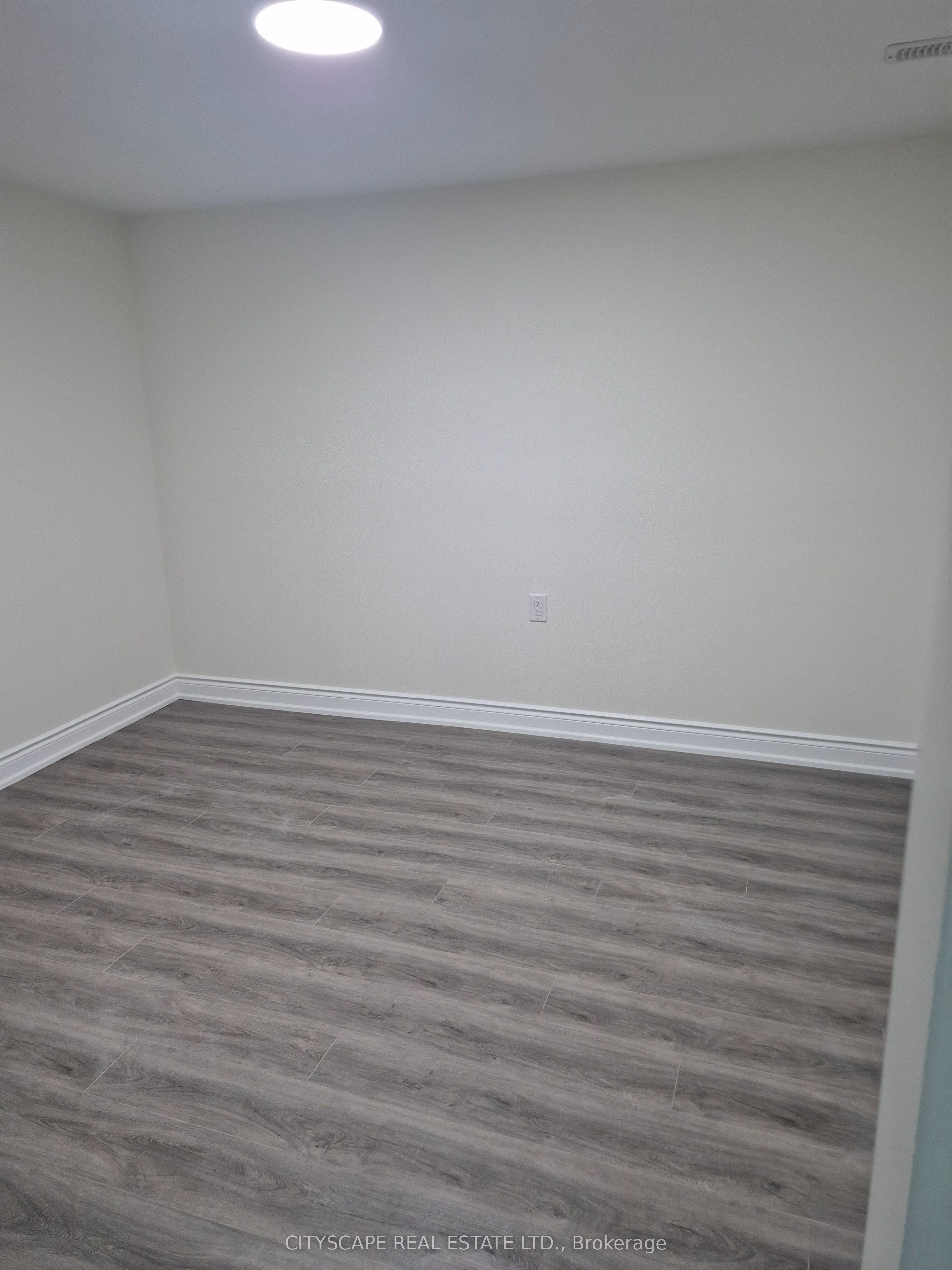 1667 Summergrove Crescent Bsmt, Mississauga, ON L5M 3Z6 photo 5