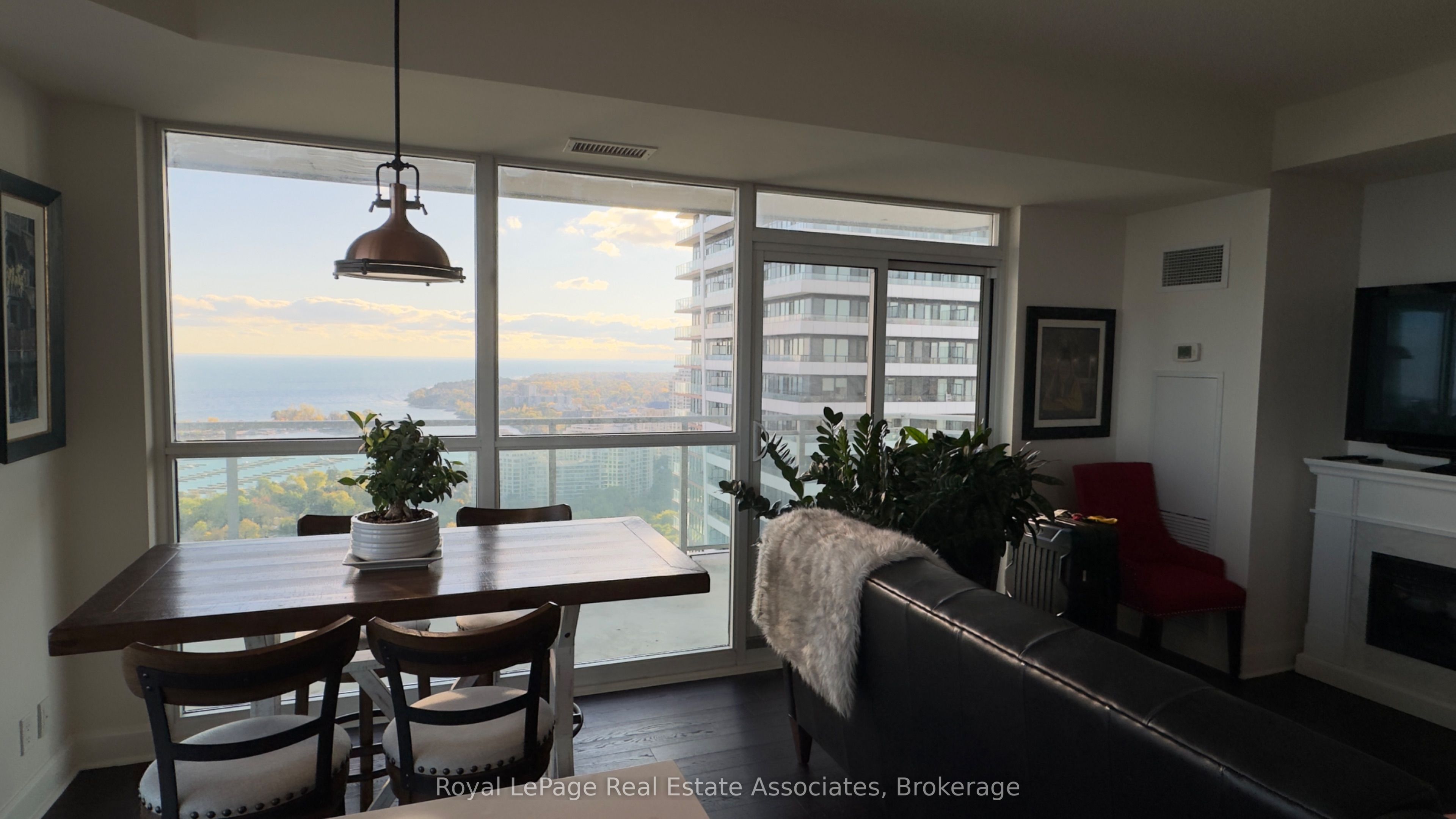 33 Shore Breeze Drive 3010, Toronto, ON M8V 0G1 photo 4