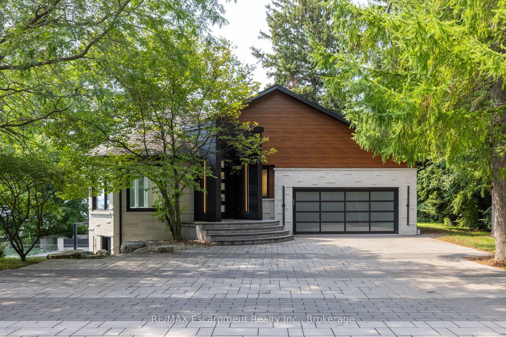 100 Appleby Place, Burlington, ON L7L 2X1 photo 3