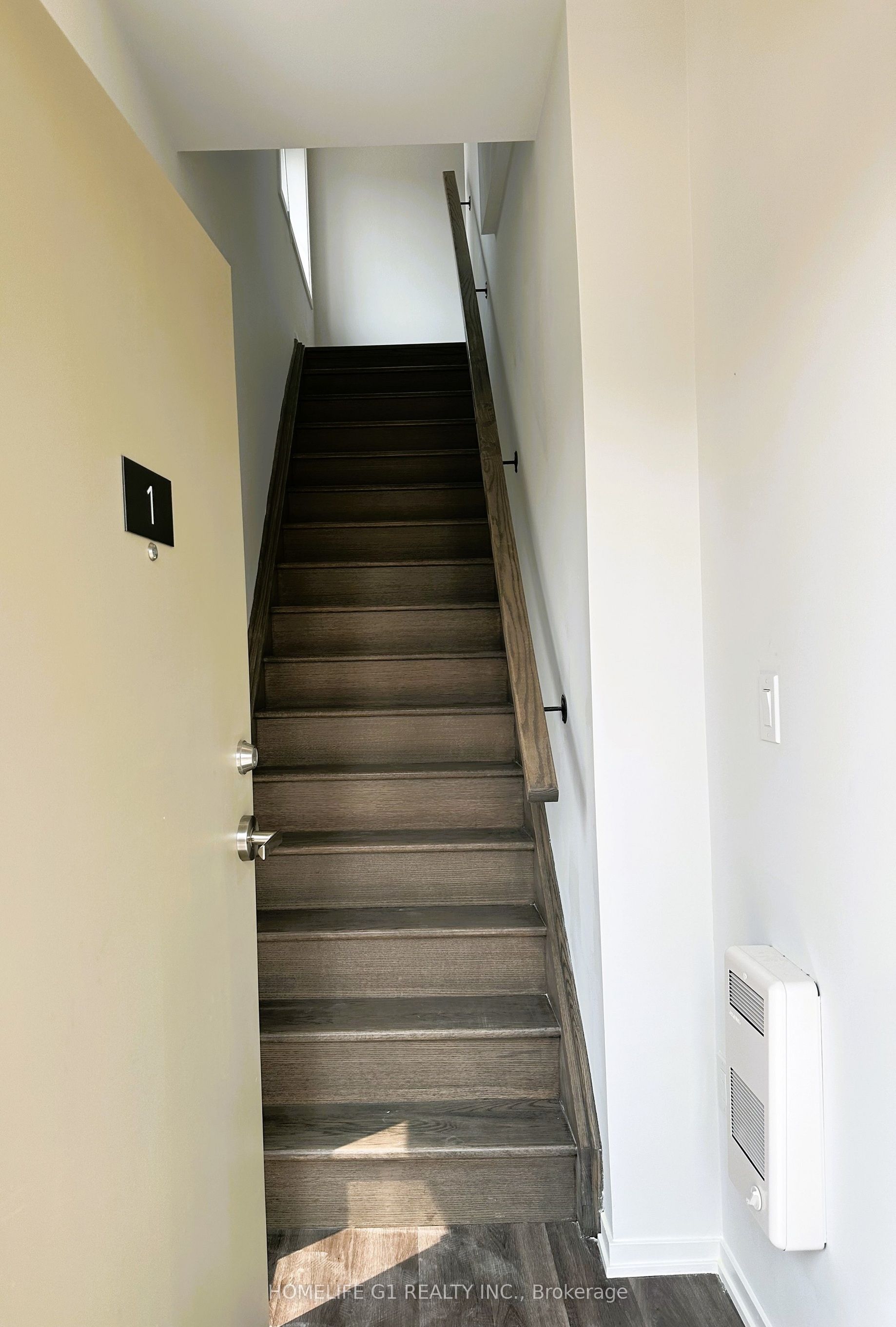 260 Twelfth Street 1, Toronto, ON M8V 0J6 photo 2