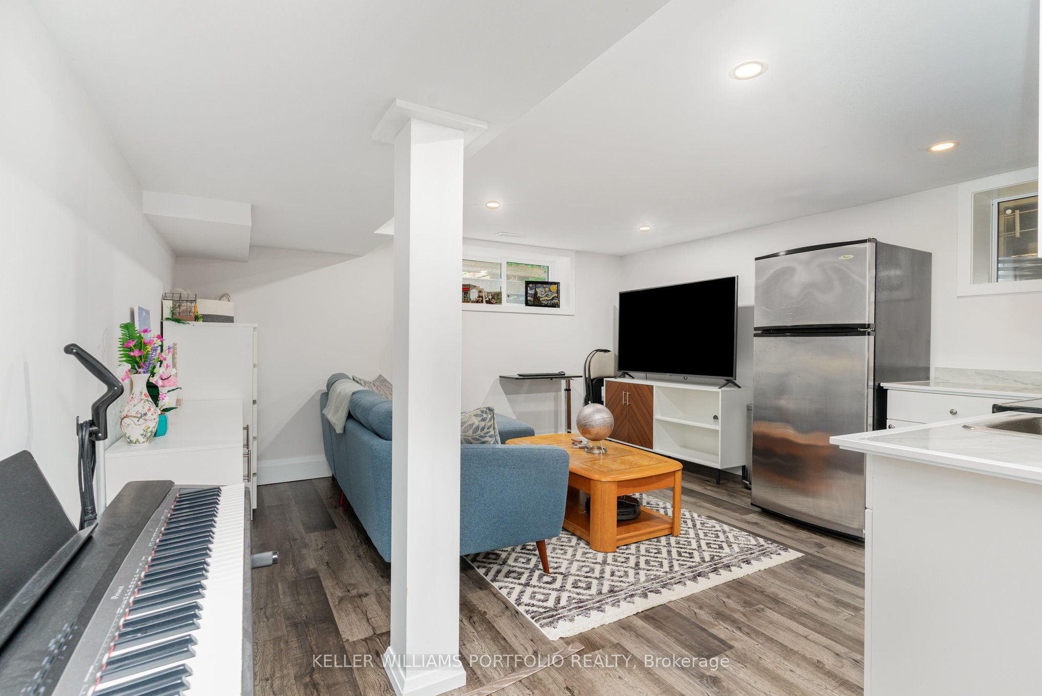329 Runnymede Road Lower, Toronto, ON M6S 2Y5 photo 2