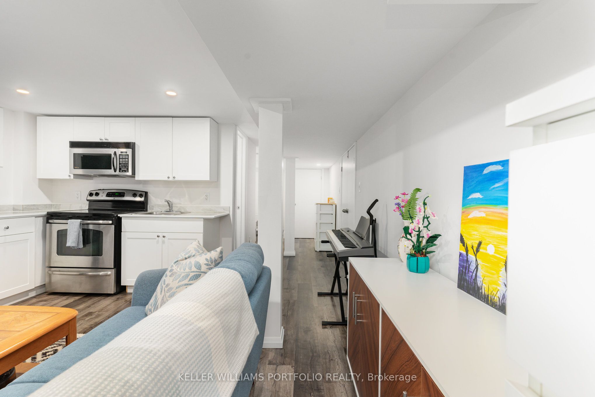 329 Runnymede Road Lower, Toronto, ON M6S 2Y5 photo 3