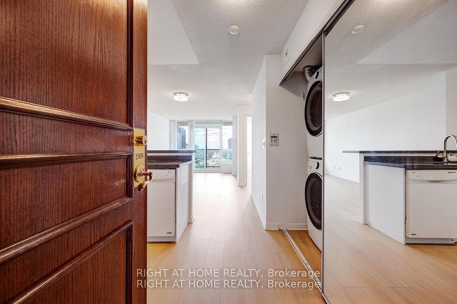 2565 Erin Centre Boulevard #1509, Mississauga, ON L5M 6Z8 photo 3
