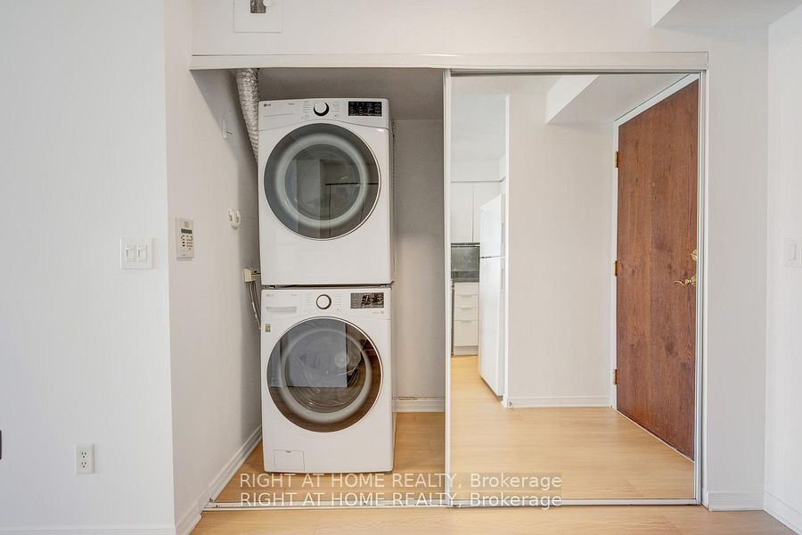 2565 Erin Centre Boulevard #1509, Mississauga, ON L5M 6Z8 photo 4