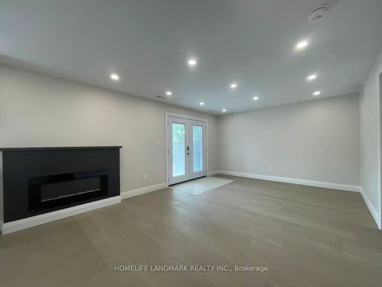 17 Rosemeade Avenue Unit 2, Toronto, ON M8Y 3A2 photo 2