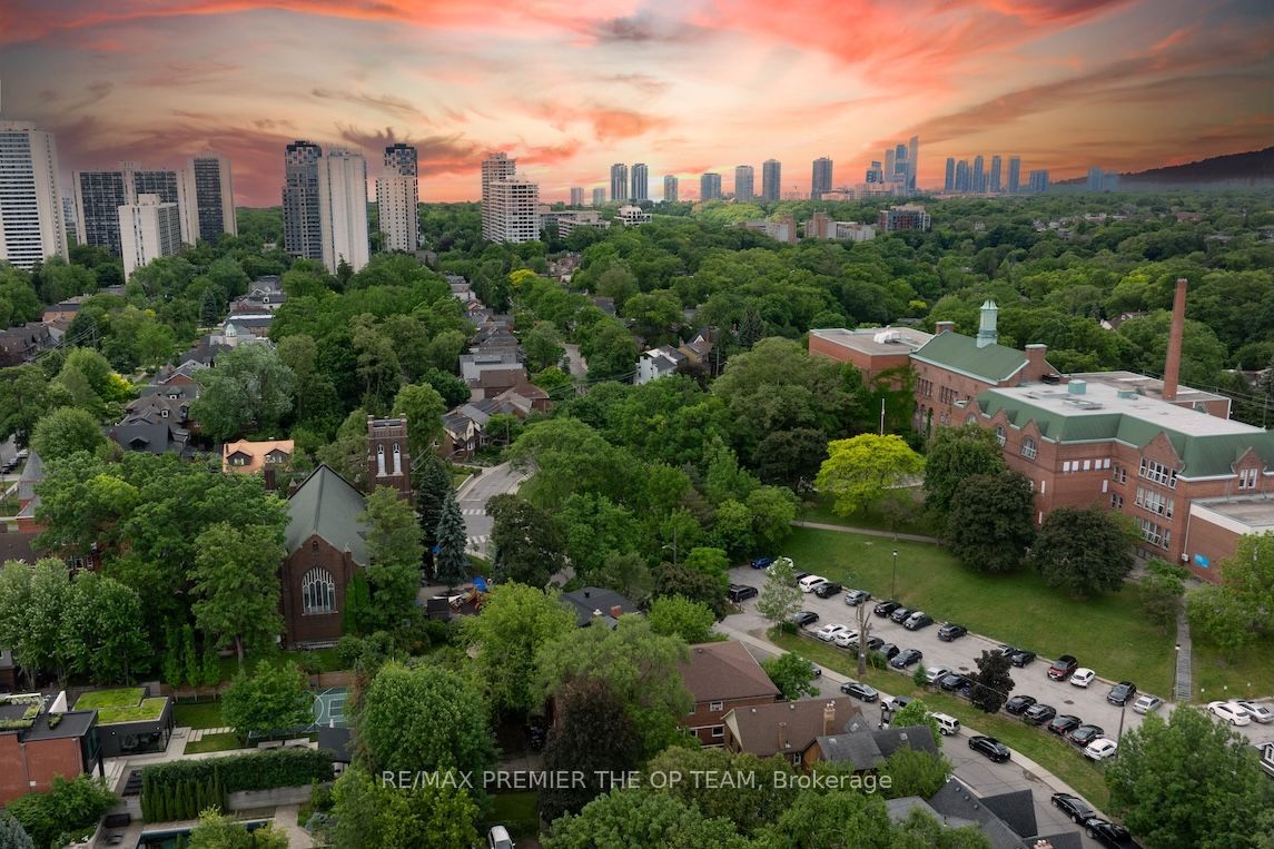 299 Quebec Avenue 3, Toronto, ON M6P 2V2 photo 2